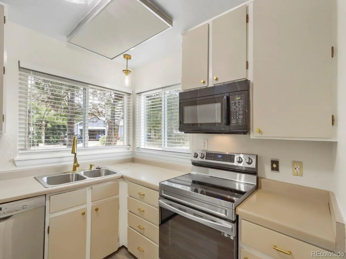 9801 Garrison Court Broomfield CO 80021 | MLS #REC9237459 08282026011135 1200 2
