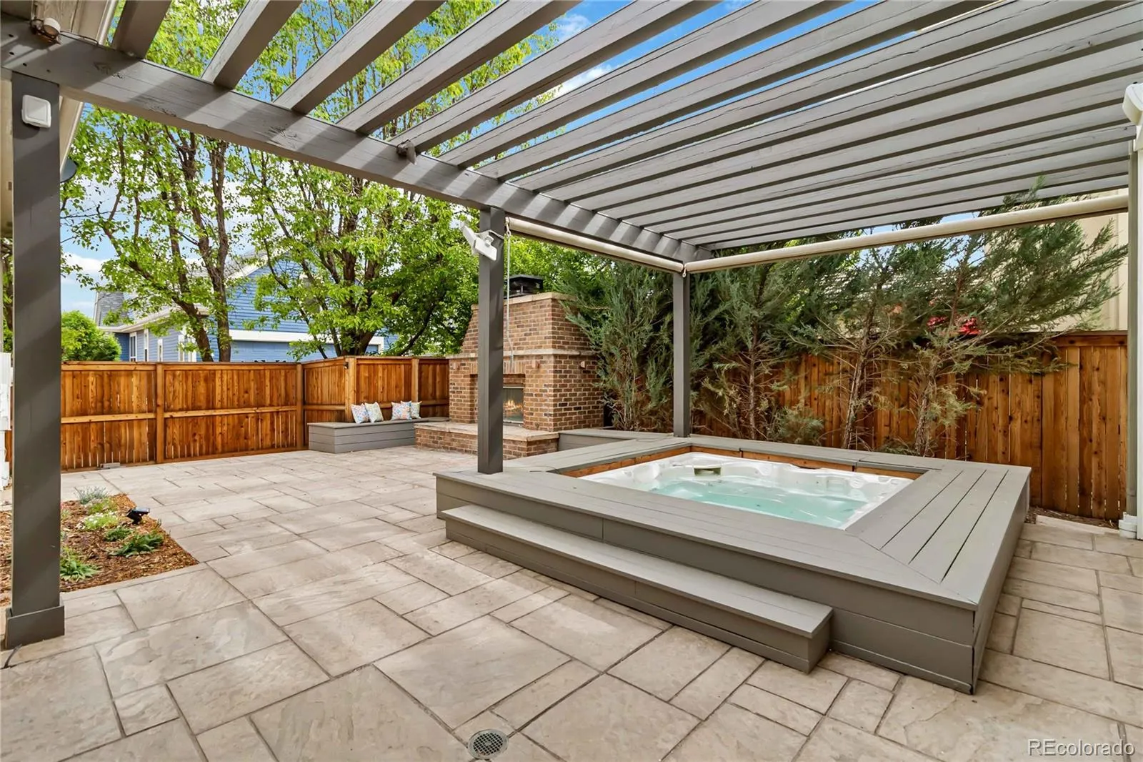 04152026203136 1600 44