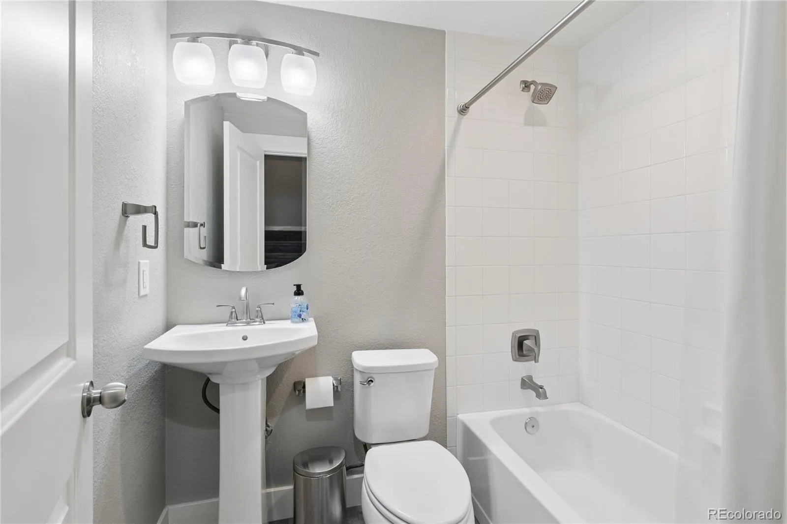 827 Uinta Way Denver CO 80230 MLS #REC9241574 04232026133901 1600 36