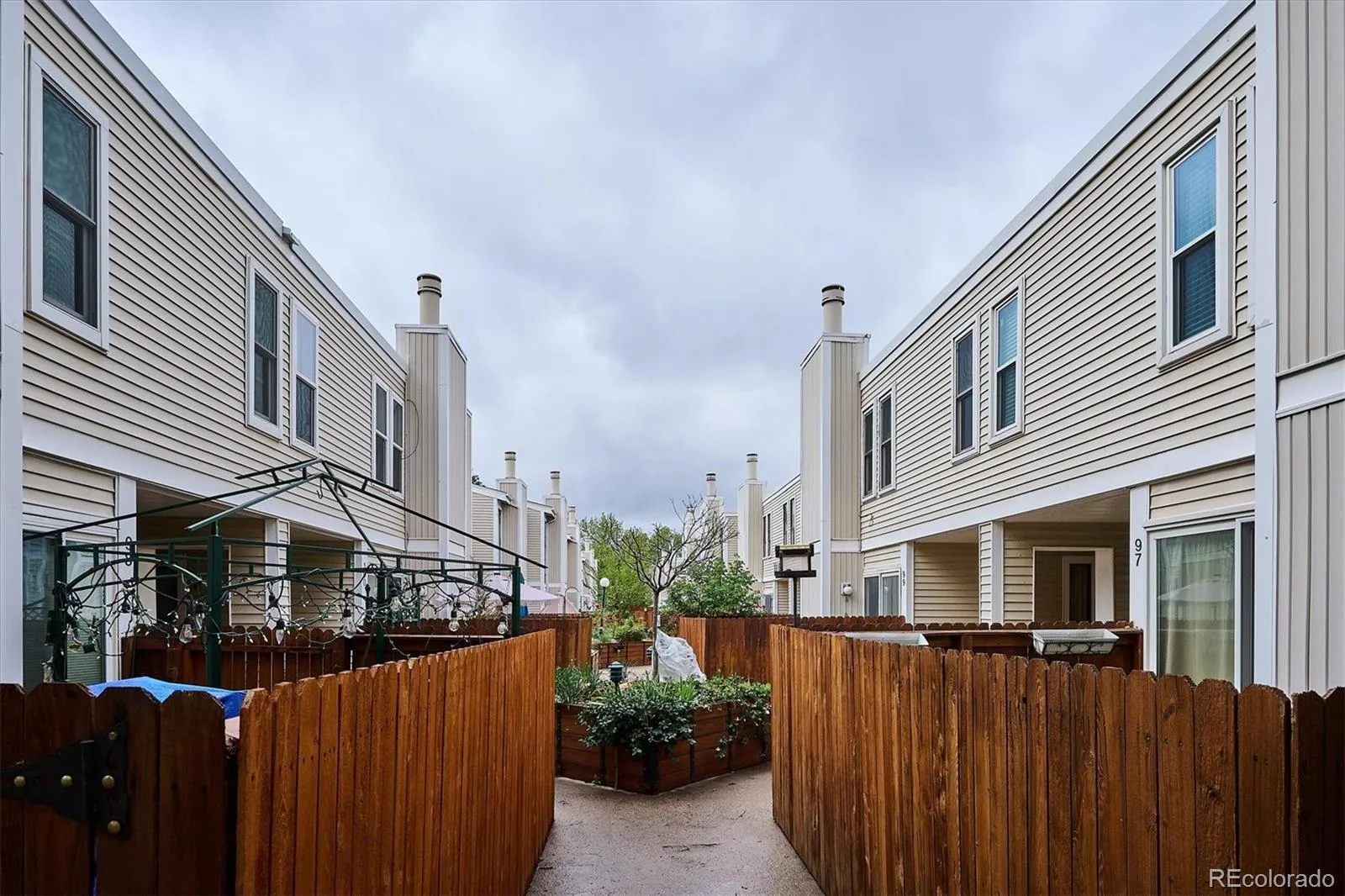 1050 S Monaco Parkway #99 Denver CO 80224 MLS #REC9258612 05222026000756 1600 28