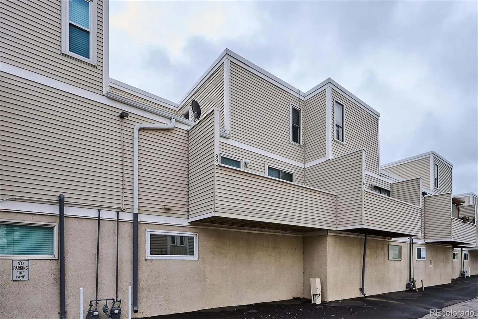 1050 S Monaco Parkway #99 Denver CO 80224 MLS #REC9258612 05222026000756 1600 29
