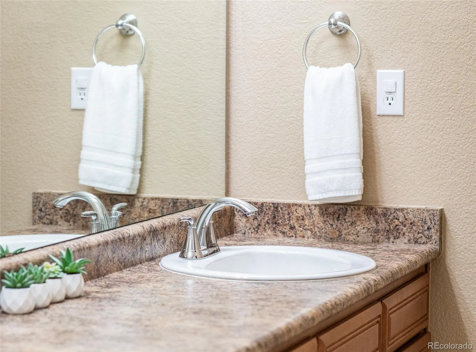 6372 S Jackson Gap Court Aurora CO 80016 MLS #REC9260120 04302026203653 1600 24