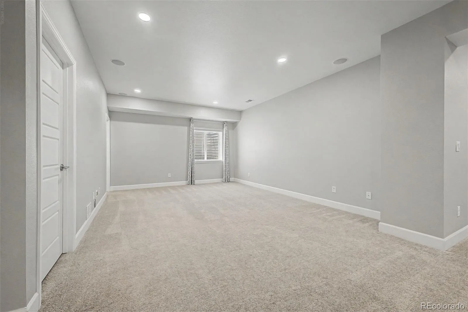 9805 Ceylon Court Commerce City CO 80022 MLS #REC9261366 06142026233959 1600 39