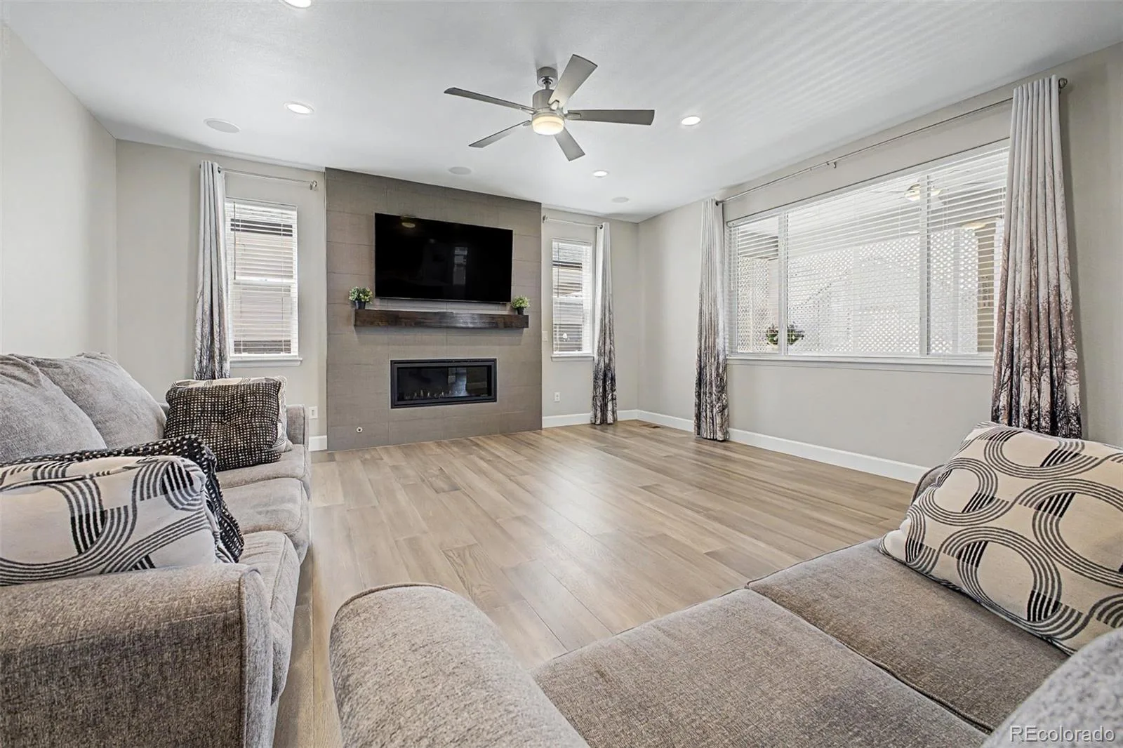 9805 Ceylon Court Commerce City CO 80022 MLS #REC9261366 06142026233959 1600 8