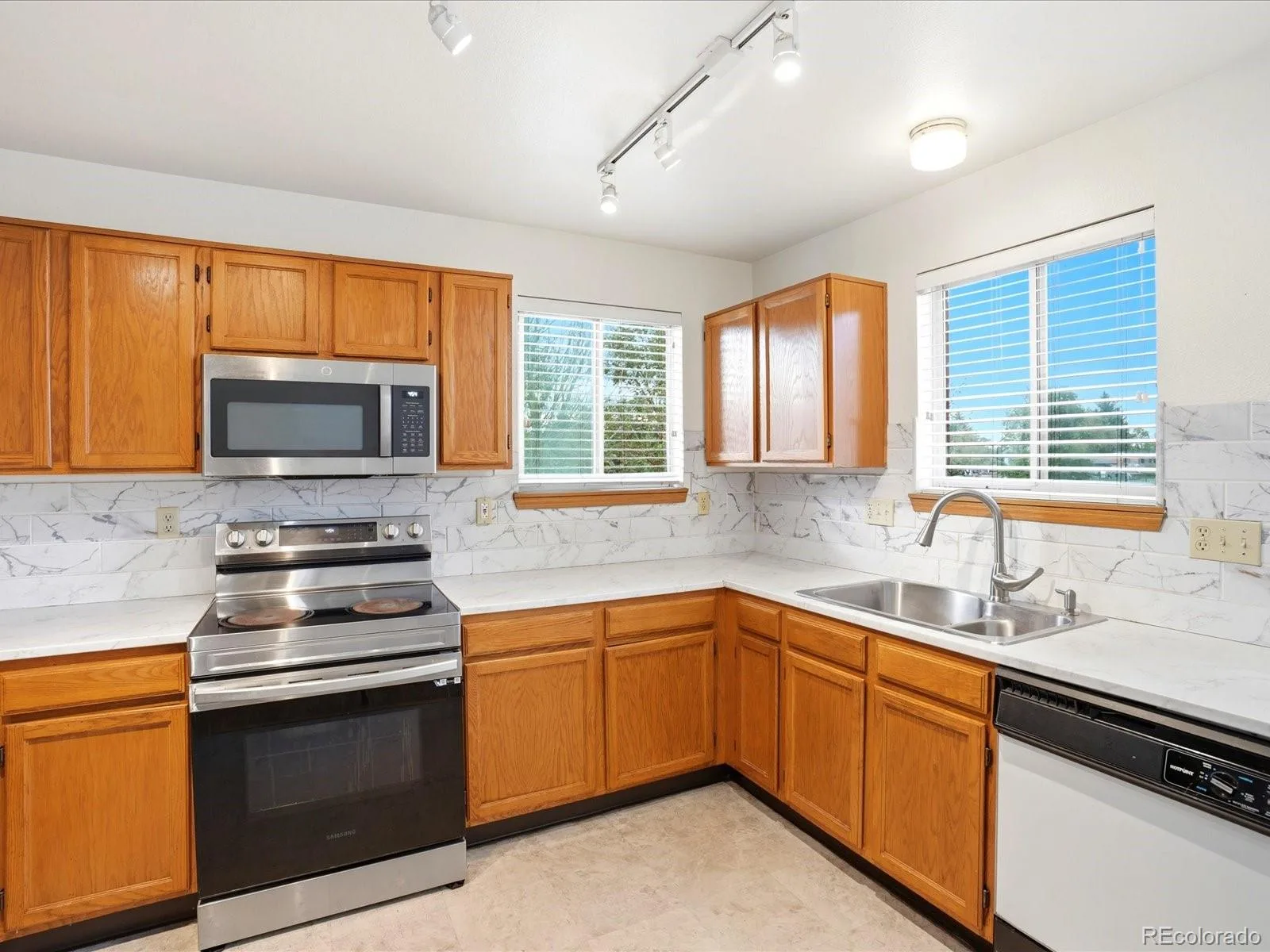 1890 Granby Court Aurora CO 80011 | MLS #REC9264572 10152026195525 1600 4