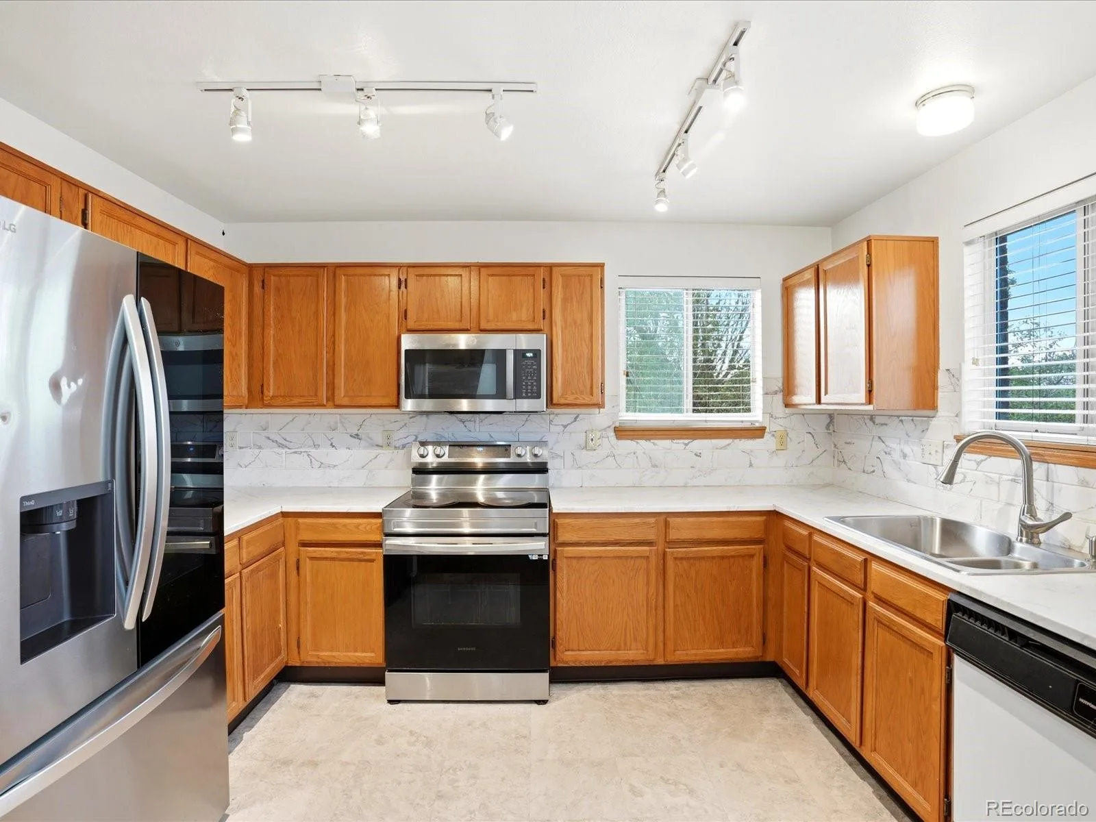 1890 Granby Court Aurora CO 80011 | MLS #REC9264572 10152026195525 1600 5