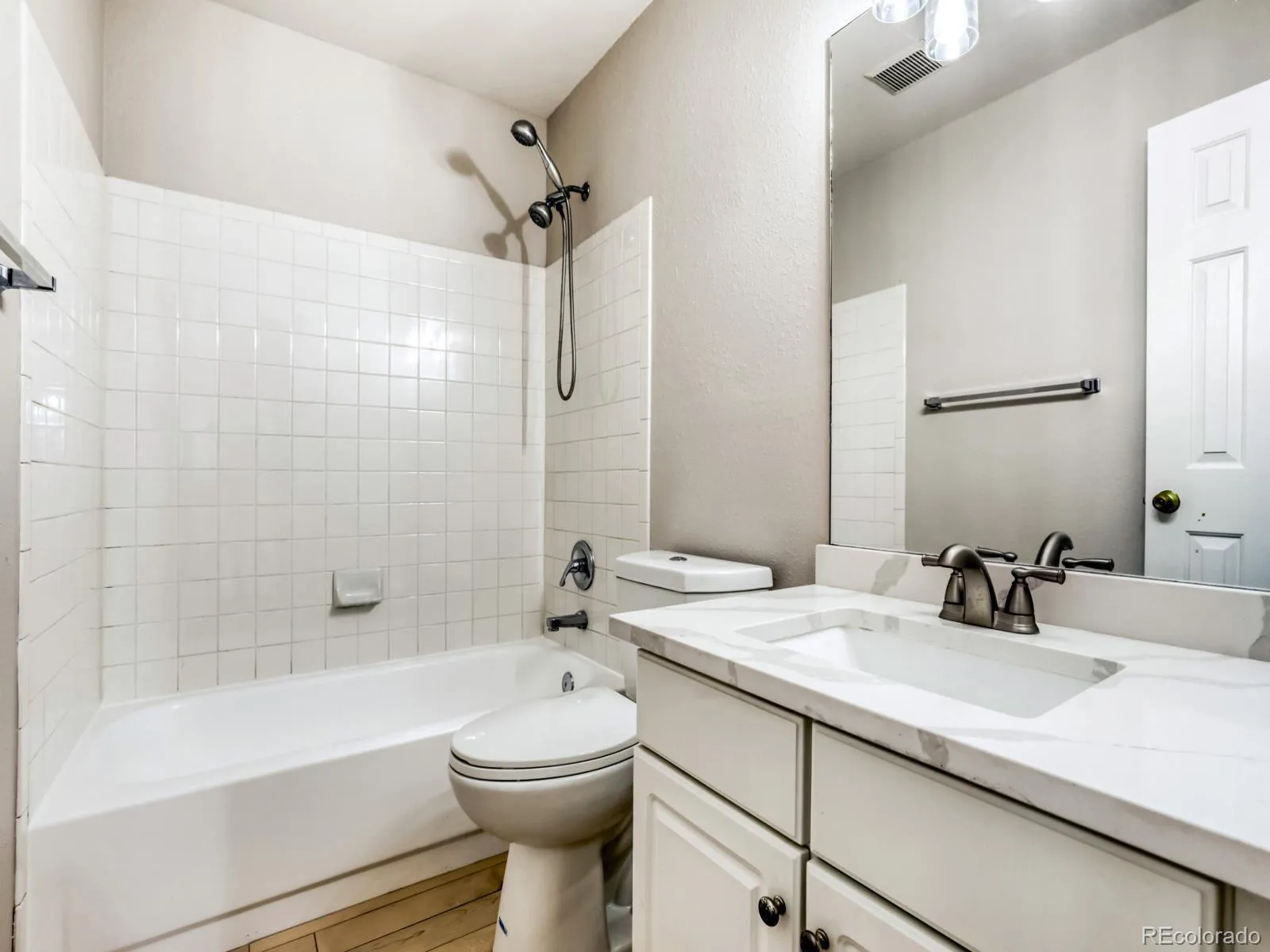 19372 E 41st Avenue Denver CO 80249 MLS #REC9264589 05102026023357 1600 14
