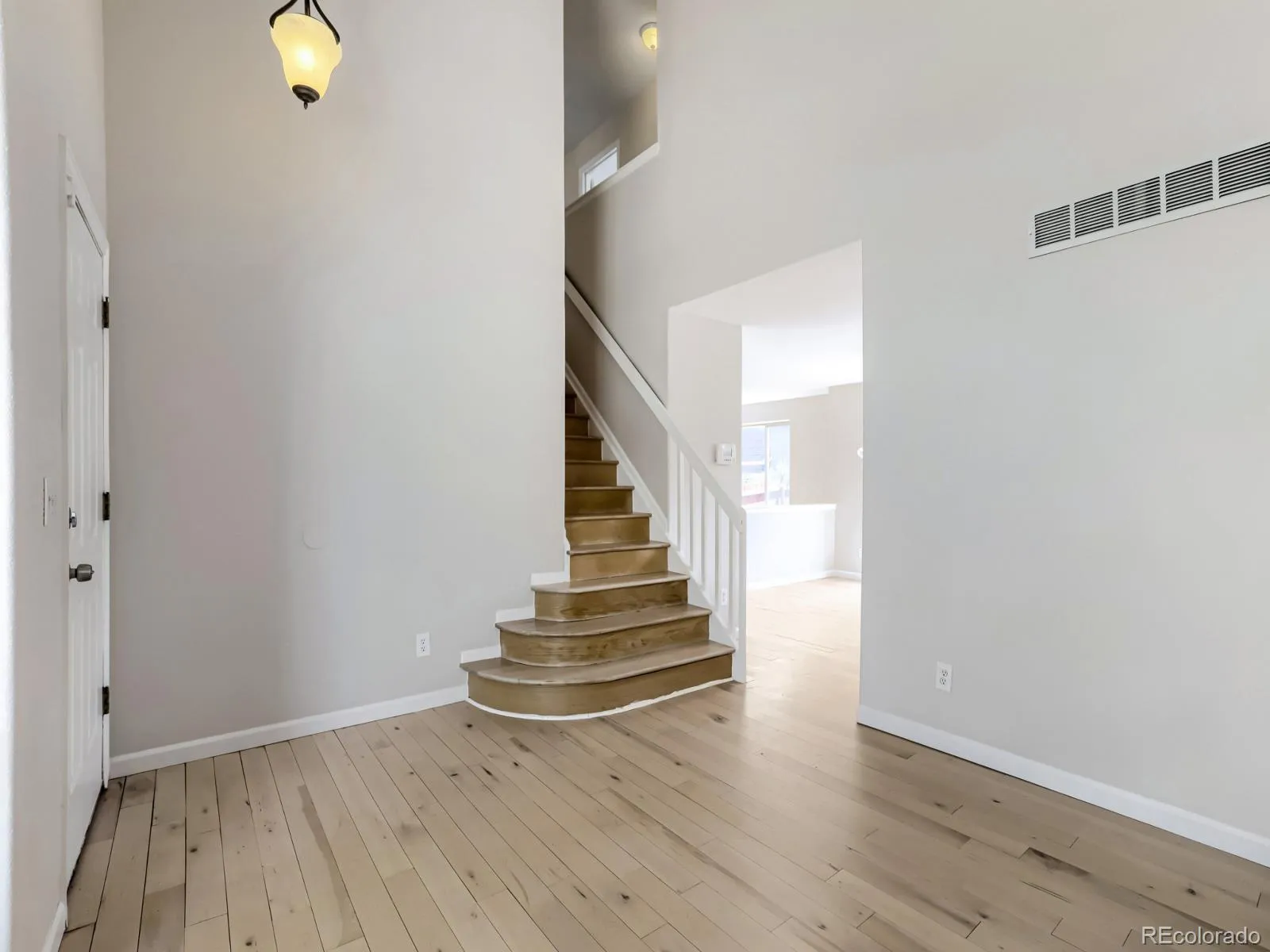 19372 E 41st Avenue Denver CO 80249 MLS #REC9264589 05102026023357 1600 3