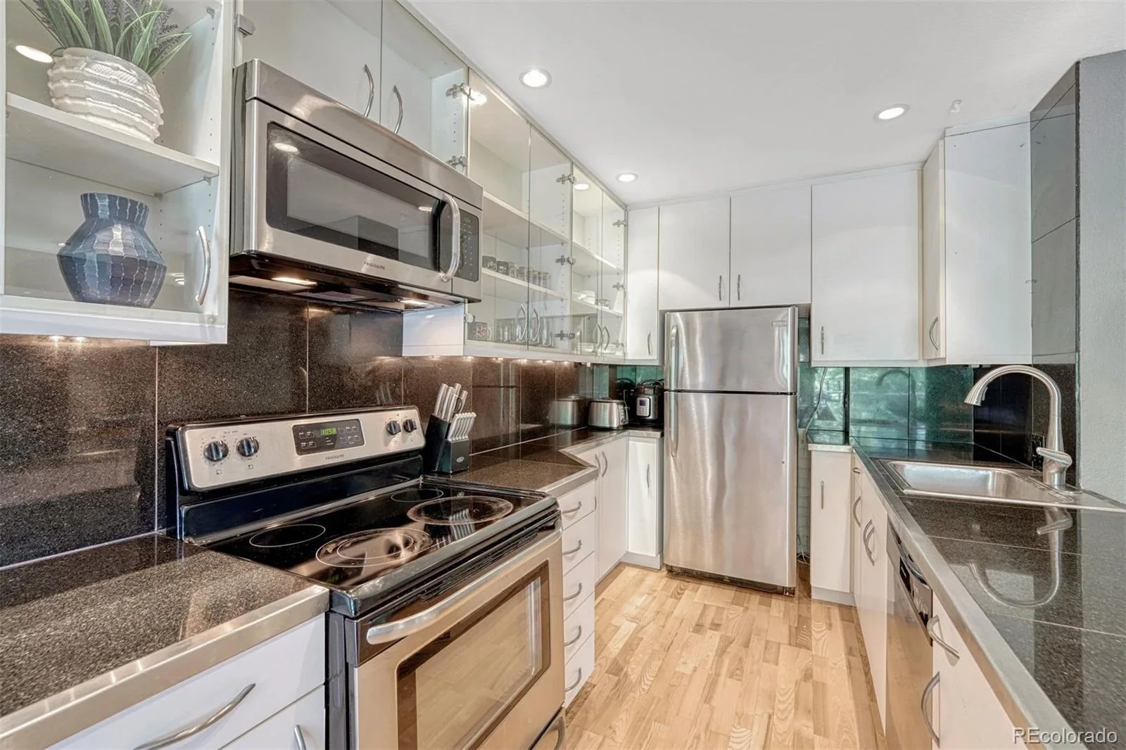 480 S Marion Parkway #305 Denver CO 80209 MLS #REC9270001 06032026184628 1600 13