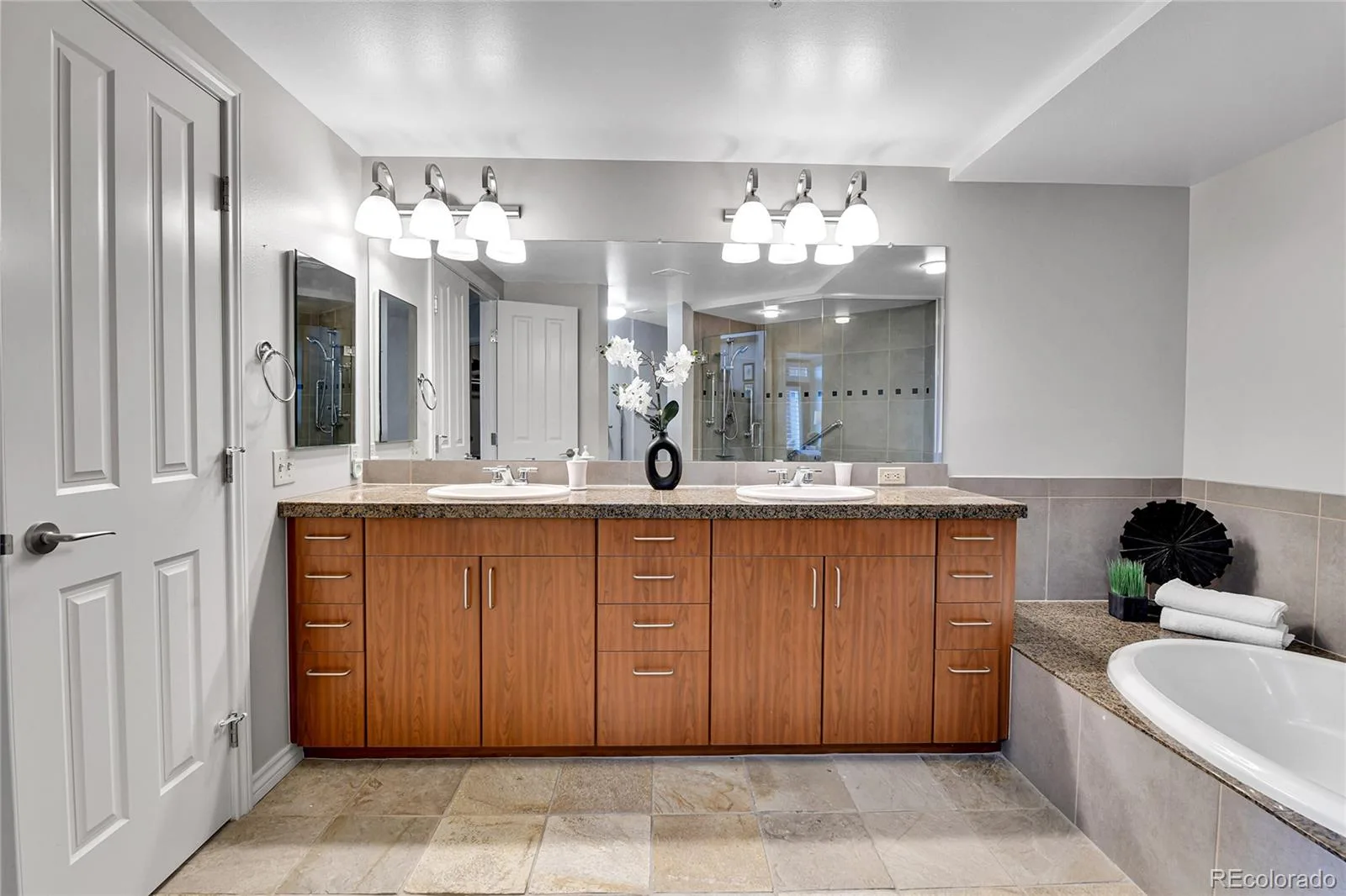 8100 E Union Avenue #1413 Denver CO 80237 | MLS #REC9272610 10092026202739 1600 23