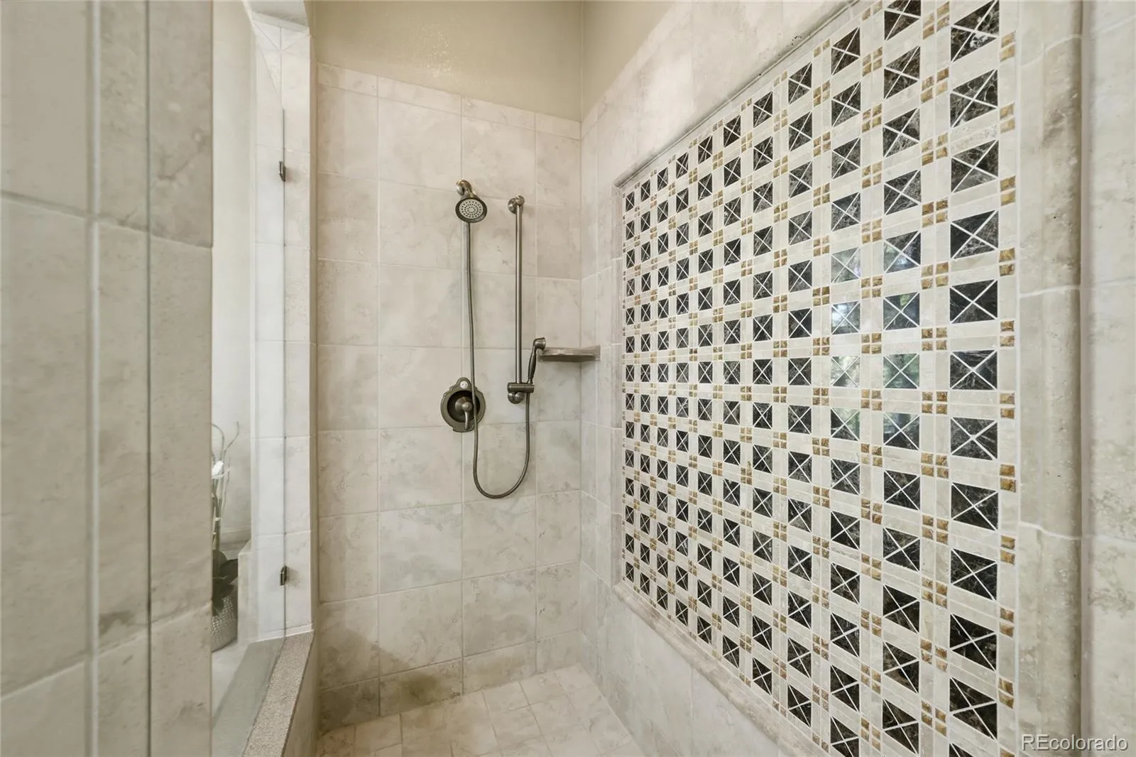8120 S Blackstone Parkway Aurora CO 80016 MLS #REC9273085 05142026212917 1600 22