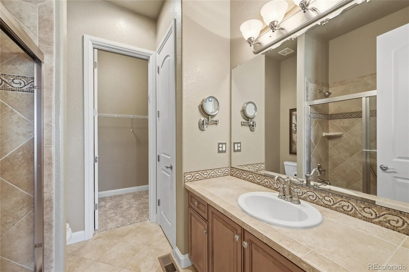 8120 S Blackstone Parkway Aurora CO 80016 MLS #REC9273085 05142026212917 1600 24