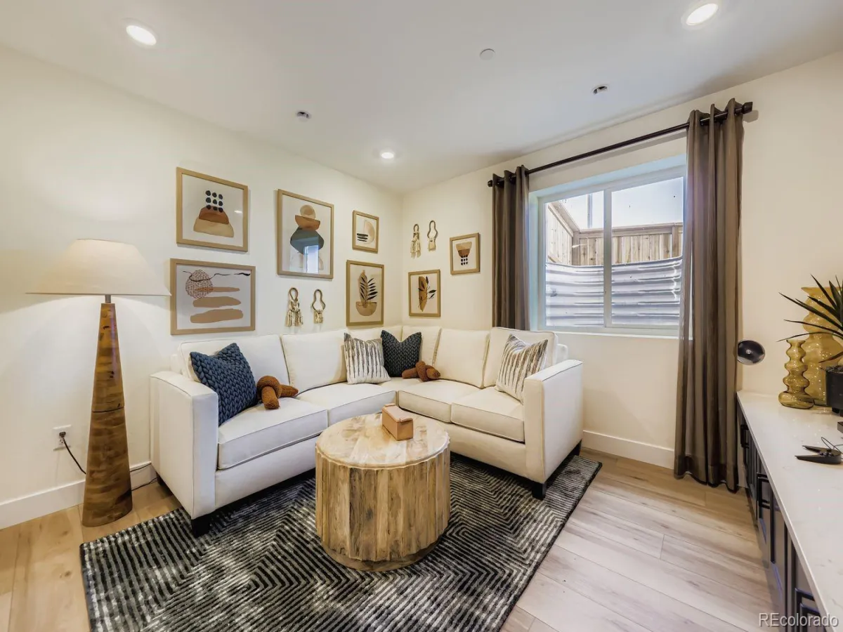 04222026175000 1200 33