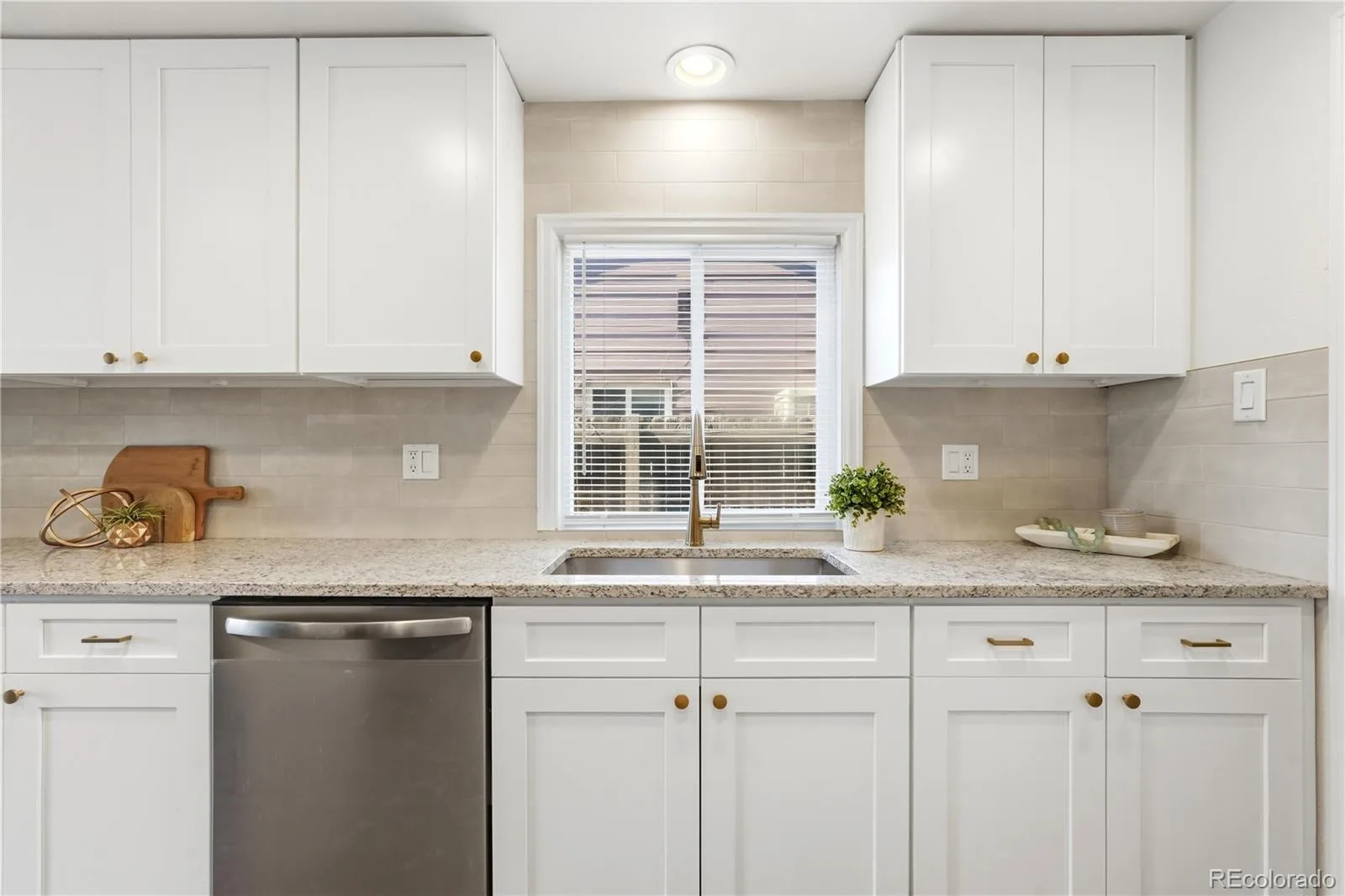 715 Emporia Street Aurora CO 80010 | MLS #REC9283891 06302026183745 1600 12