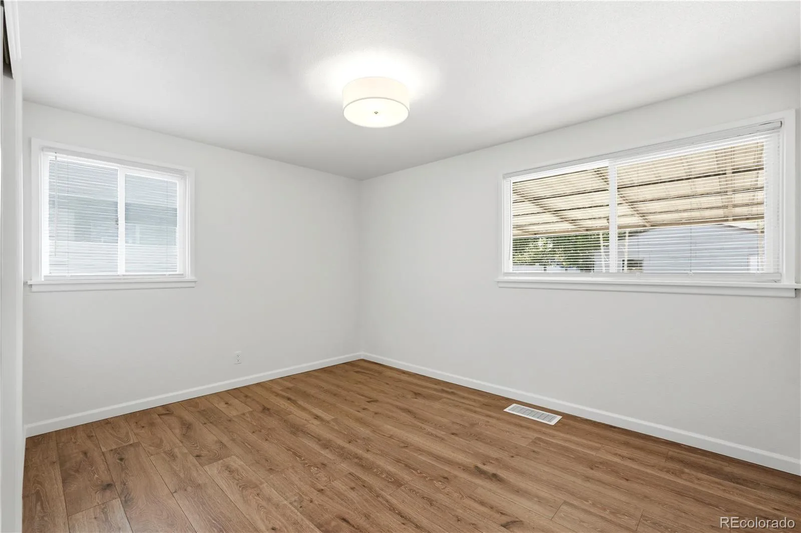 715 Emporia Street Aurora CO 80010 | MLS #REC9283891 06302026183745 1600 18