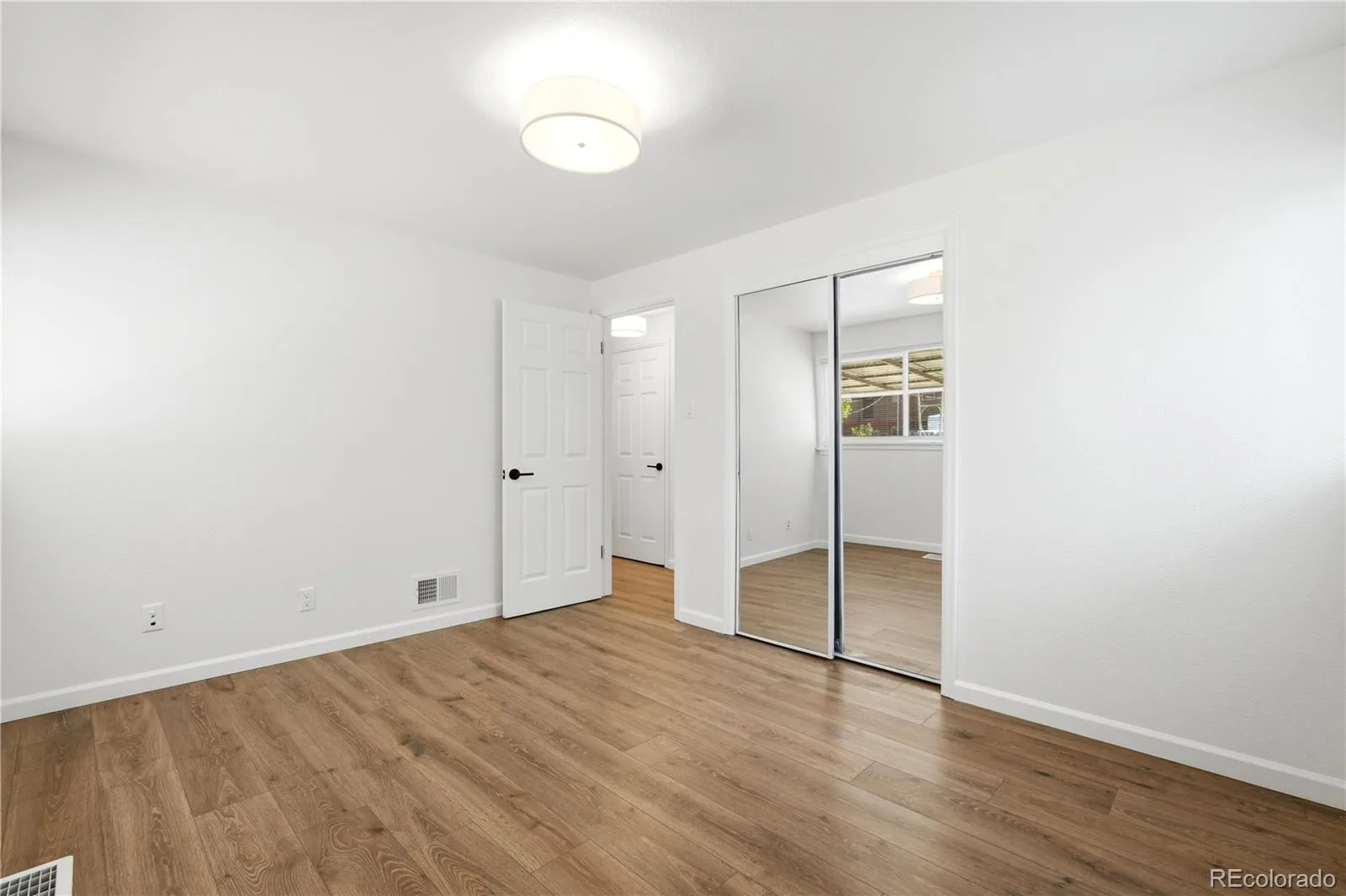 715 Emporia Street Aurora CO 80010 | MLS #REC9283891 06302026183745 1600 19
