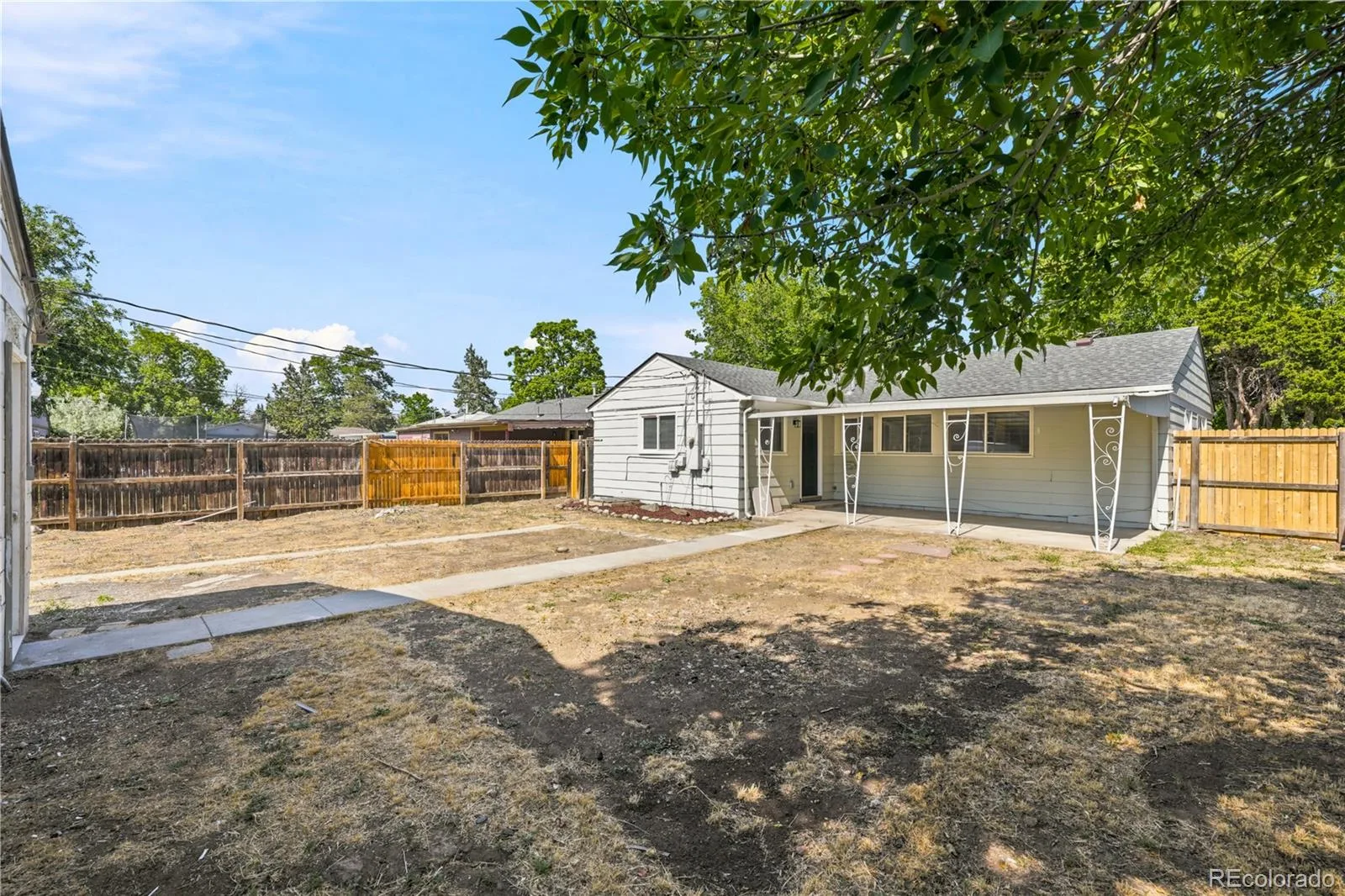 715 Emporia Street Aurora CO 80010 | MLS #REC9283891 06302026183745 1600 25