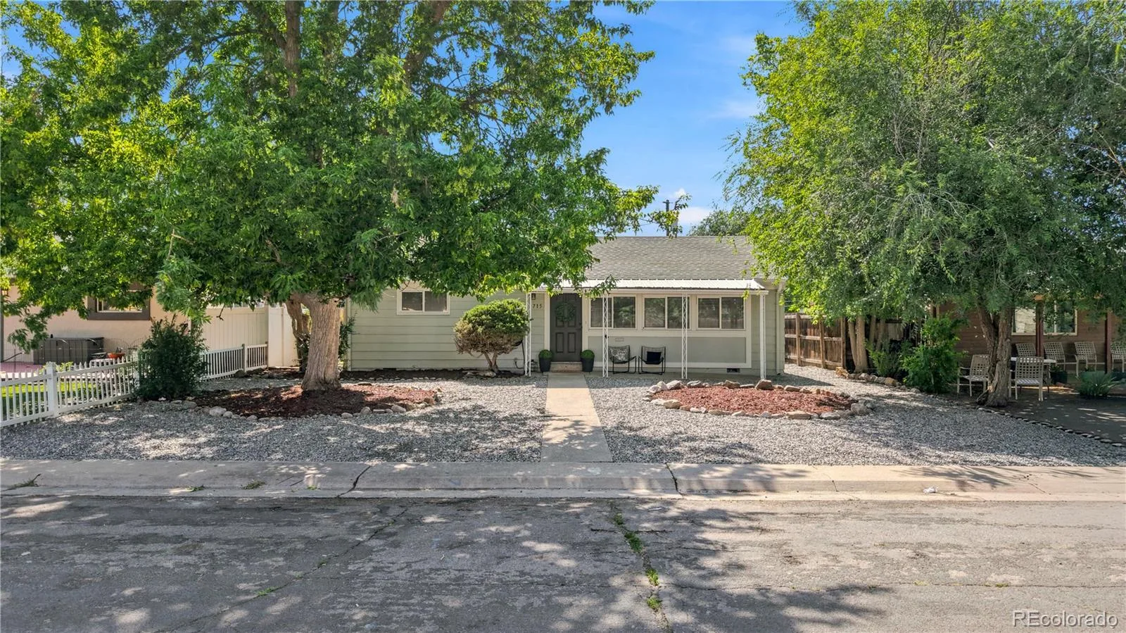 715 Emporia Street Aurora CO 80010 | MLS #REC9283891 06302026183745 1600 28