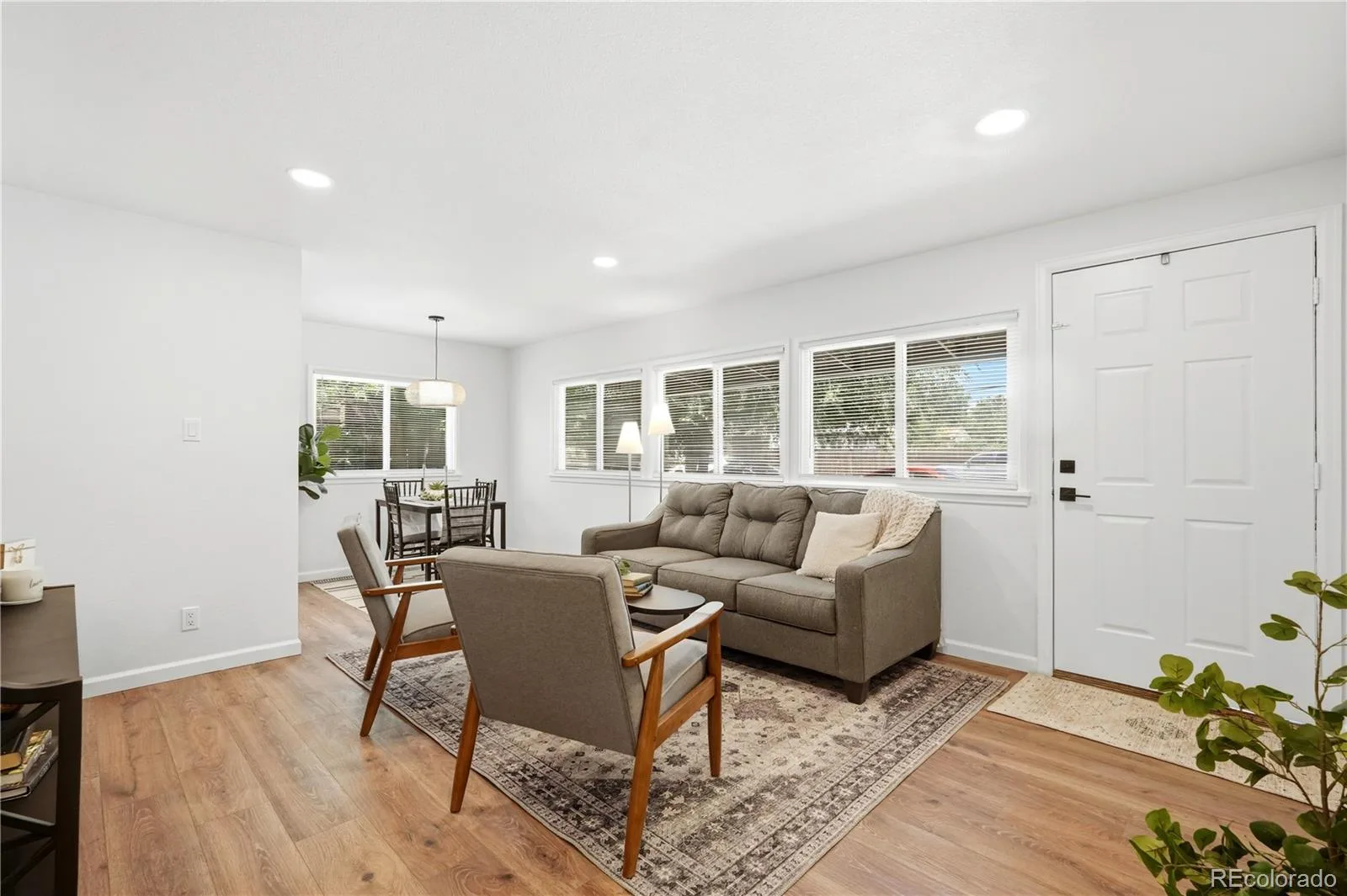 715 Emporia Street Aurora CO 80010 | MLS #REC9283891 06302026183745 1600 3