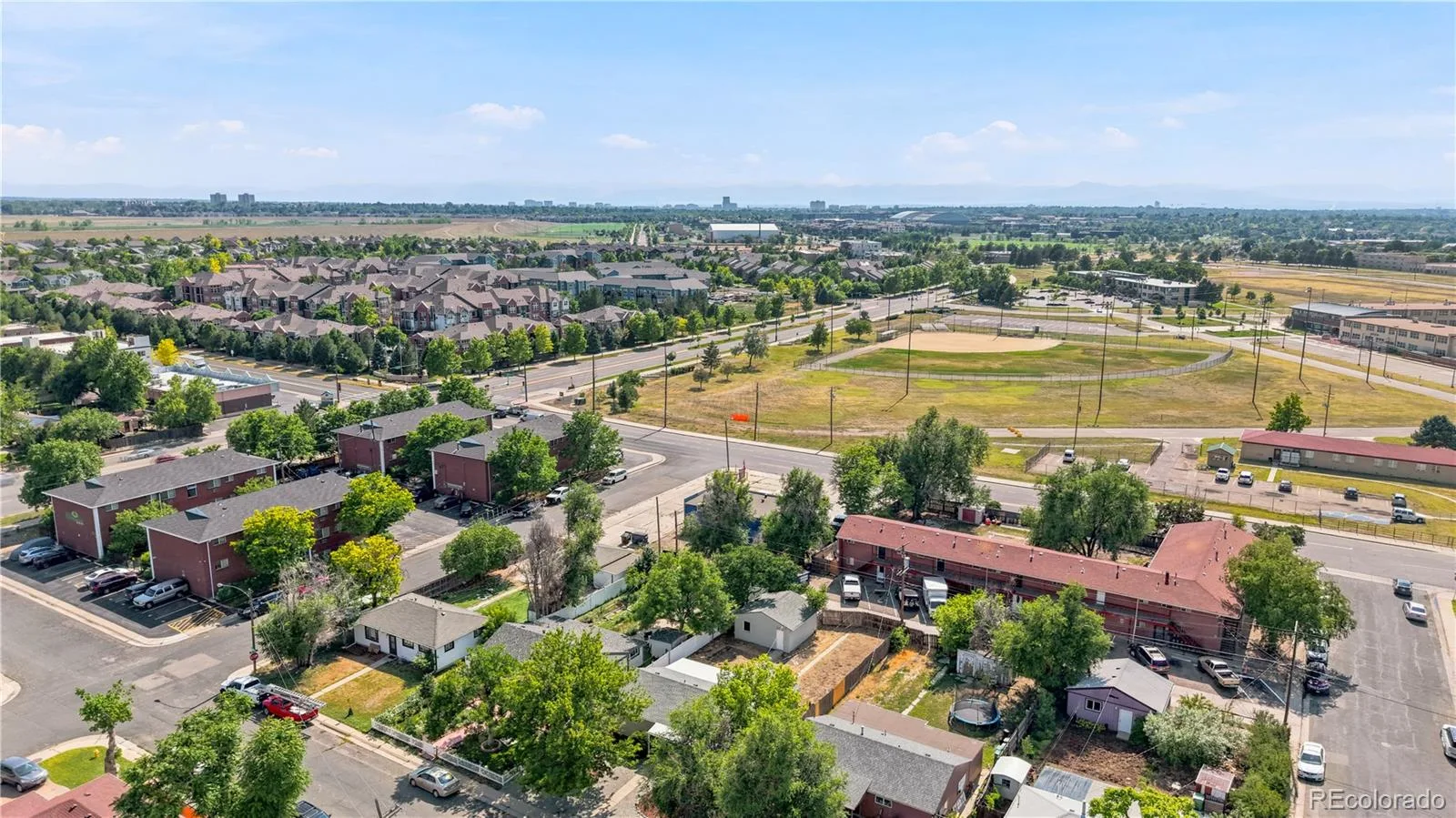 715 Emporia Street Aurora CO 80010 | MLS #REC9283891 06302026183745 1600 34