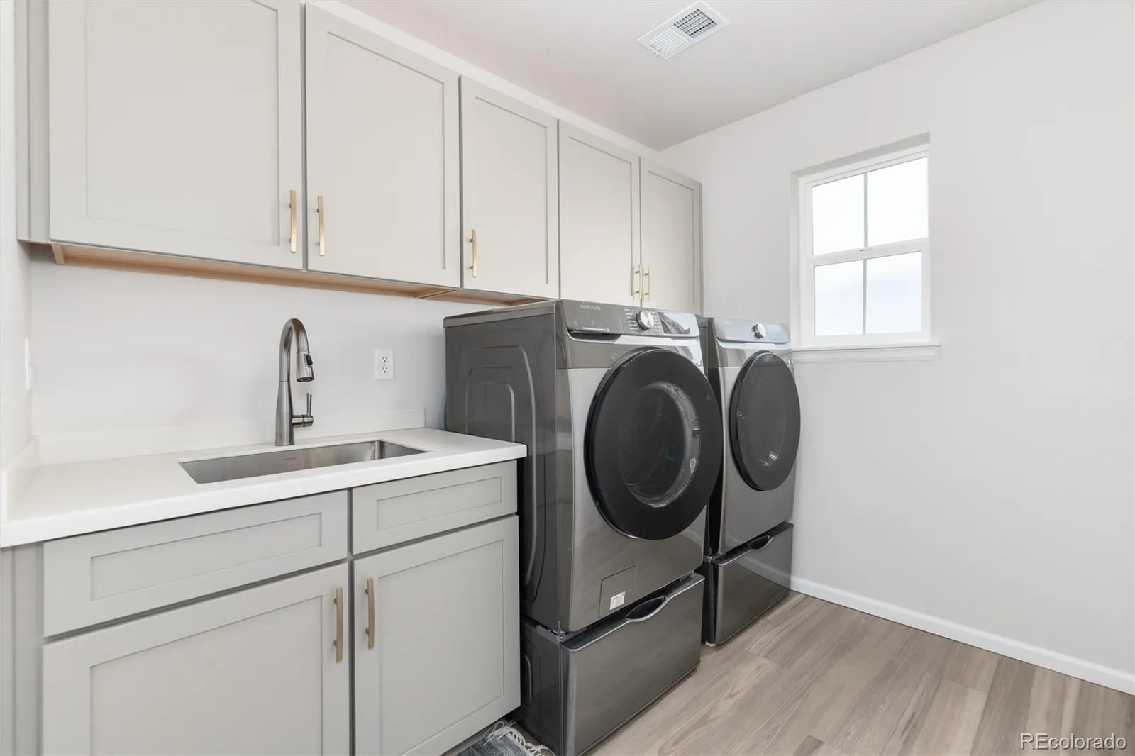 27425 E Roxbury Place Aurora CO 80016 MLS #REC9293158 05062026231741 1600 22
