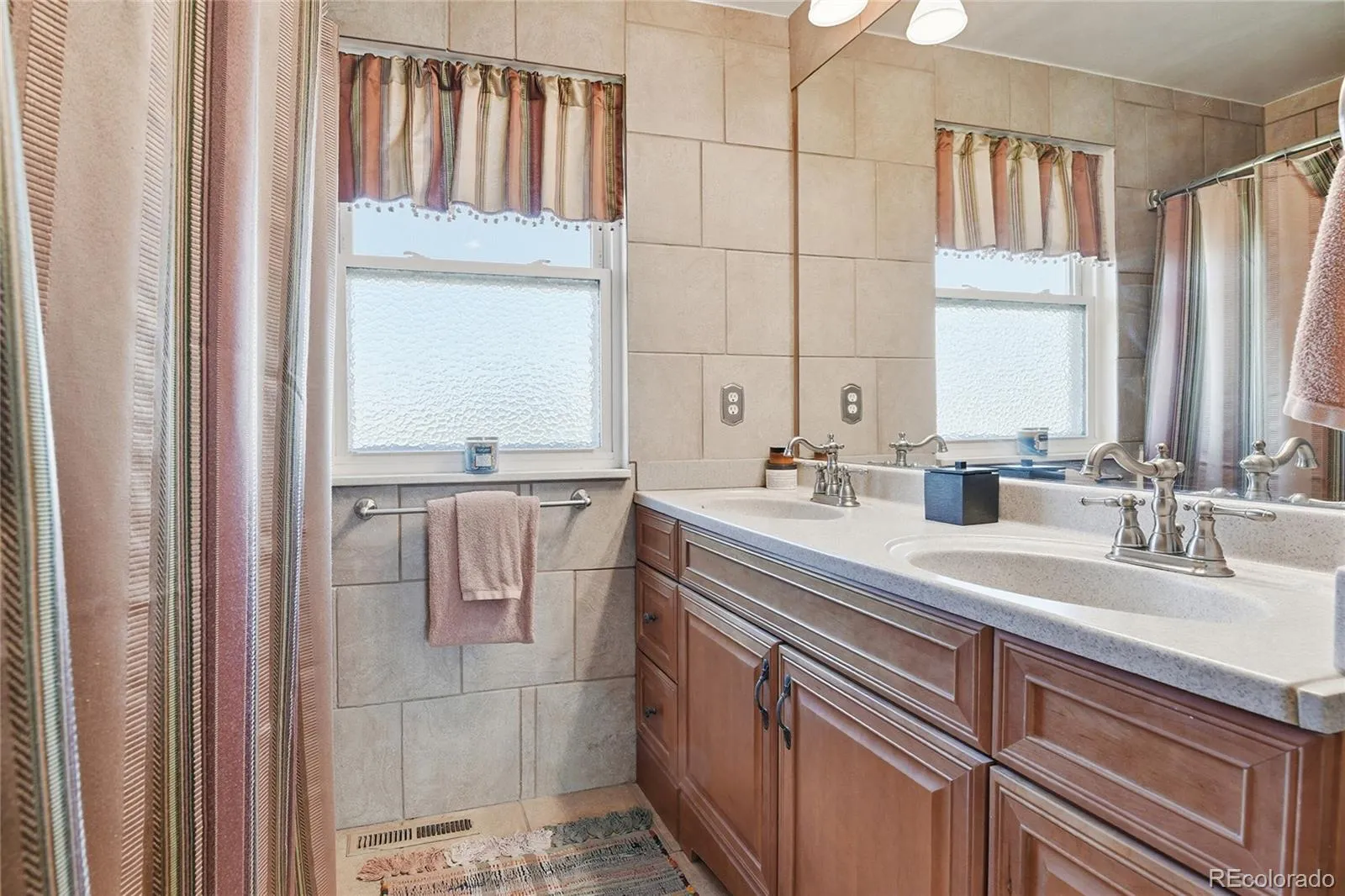7942 S Corona Court Centennial CO 80122 MLS #REC9293683 05152026013521 1600 26