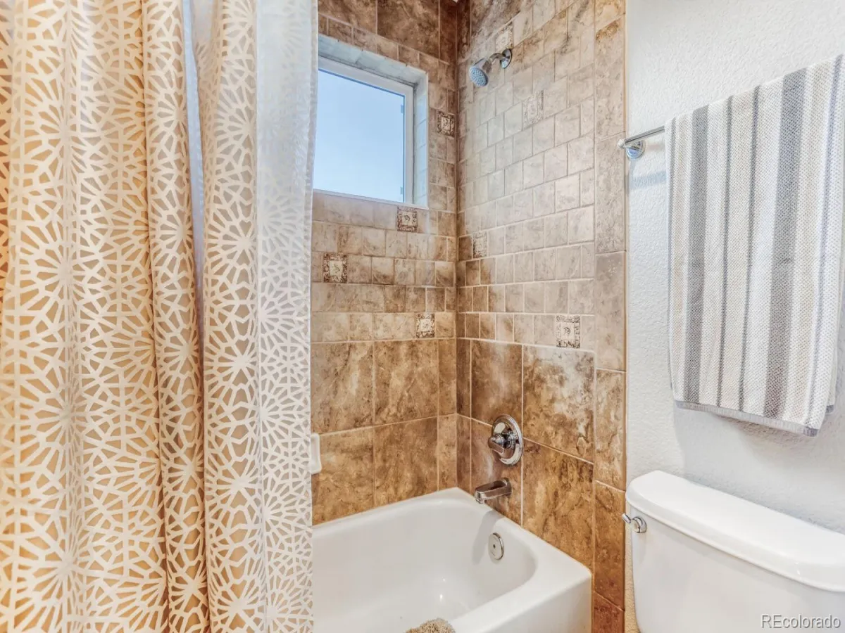 04032026221228 1200 30