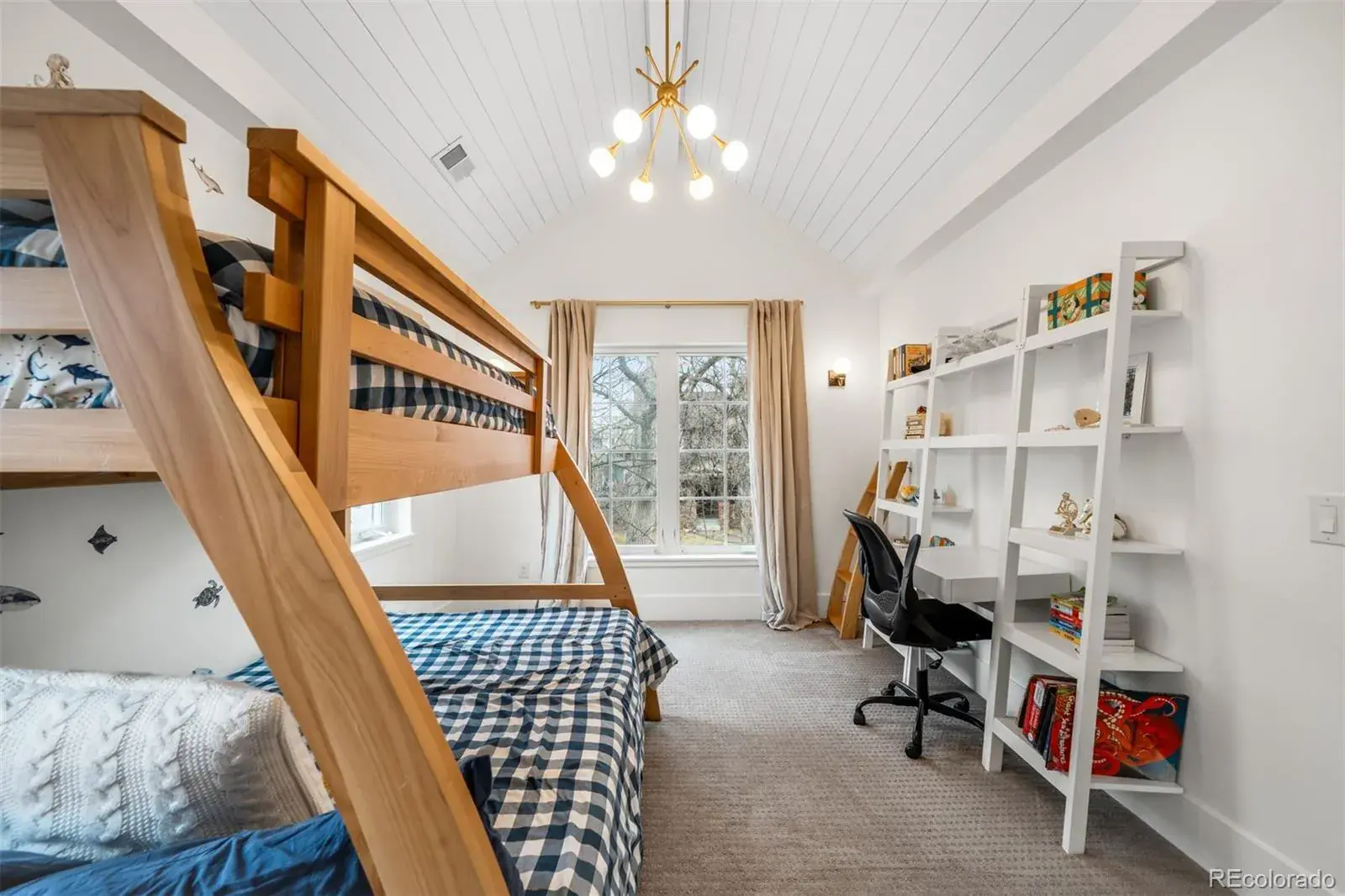 03052026012846 1600 22