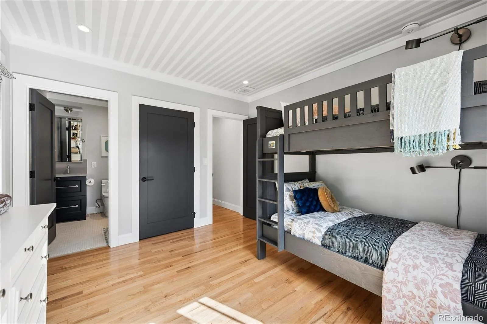 550 S York Street Denver CO 80209 | MLS #REC9307907 08202026211926 1600 17