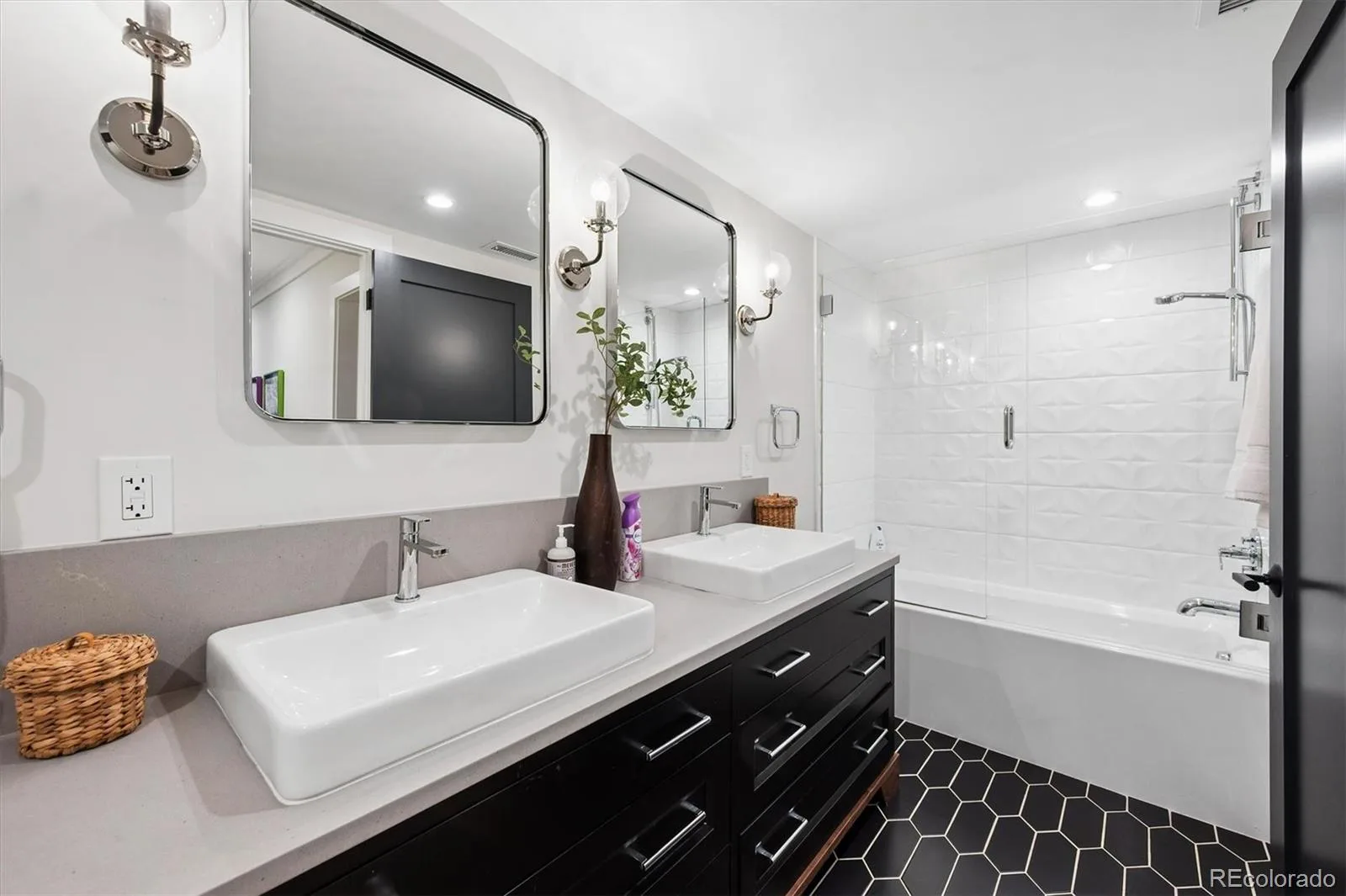 550 S York Street Denver CO 80209 | MLS #REC9307907 08202026211926 1600 27