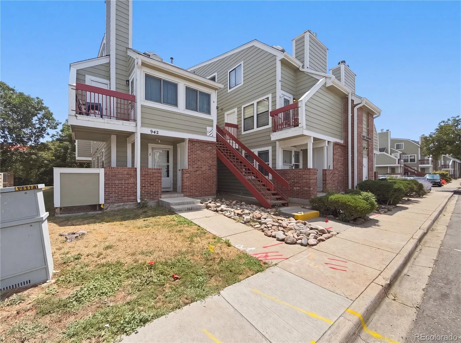 942 S Dearborn Way #10 Aurora CO 80012 | MLS #REC9310745 09232026190513 1600 18