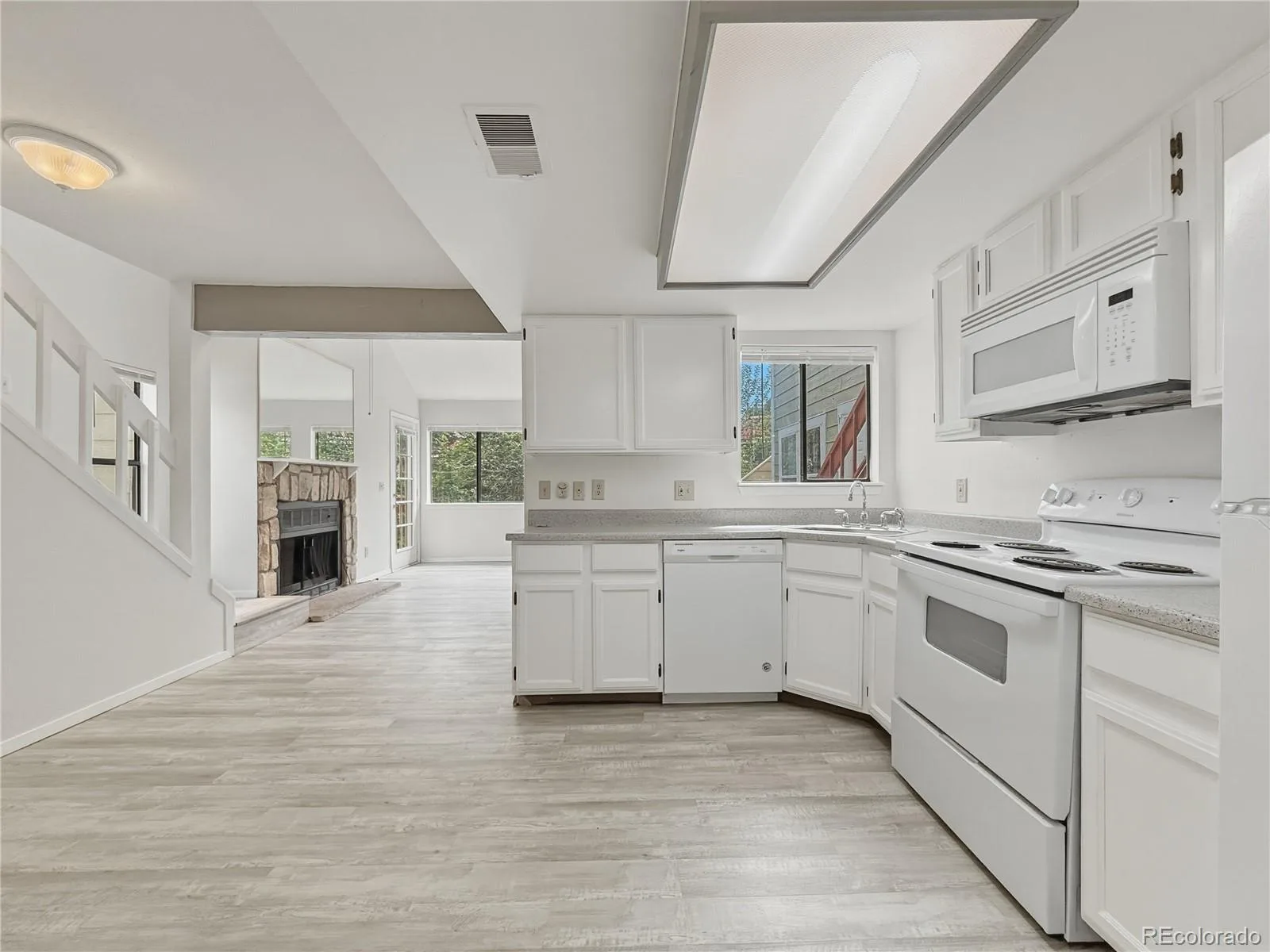 942 S Dearborn Way #10 Aurora CO 80012 | MLS #REC9310745 09232026190513 1600 5
