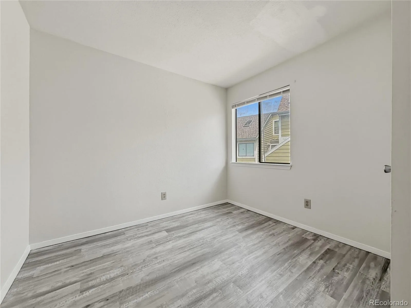 942 S Dearborn Way #10 Aurora CO 80012 | MLS #REC9310745 09232026190513 1600 6