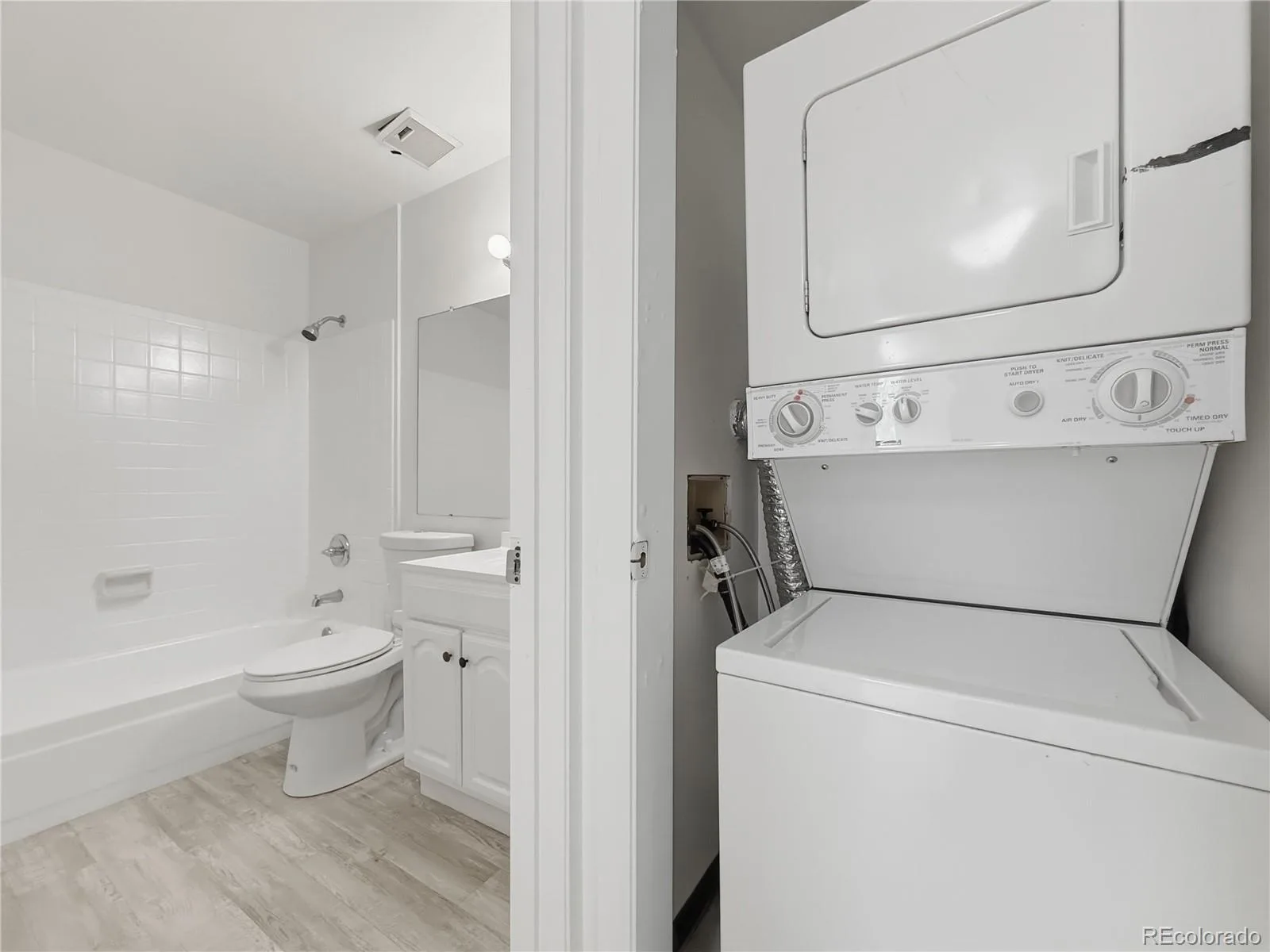 942 S Dearborn Way #10 Aurora CO 80012 | MLS #REC9310745 09232026190513 1600 8