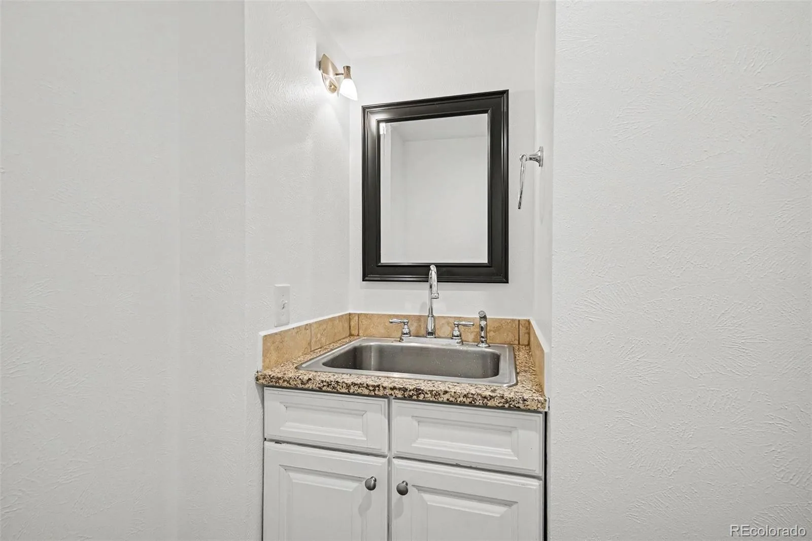 6680 S Locust Way Centennial CO 80111 MLS #REC9311153 06082026211752 1600 21