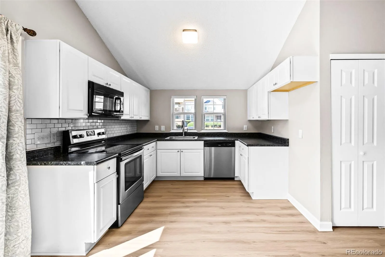 9638 W Chatfield Avenue #F Littleton CO 80128 | MLS #REC9312418 08142026210800 1600 6