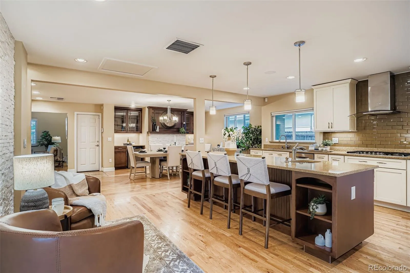 2935 S York Street Denver CO 80210 MLS #REC9317573 04292026165207 1600 0