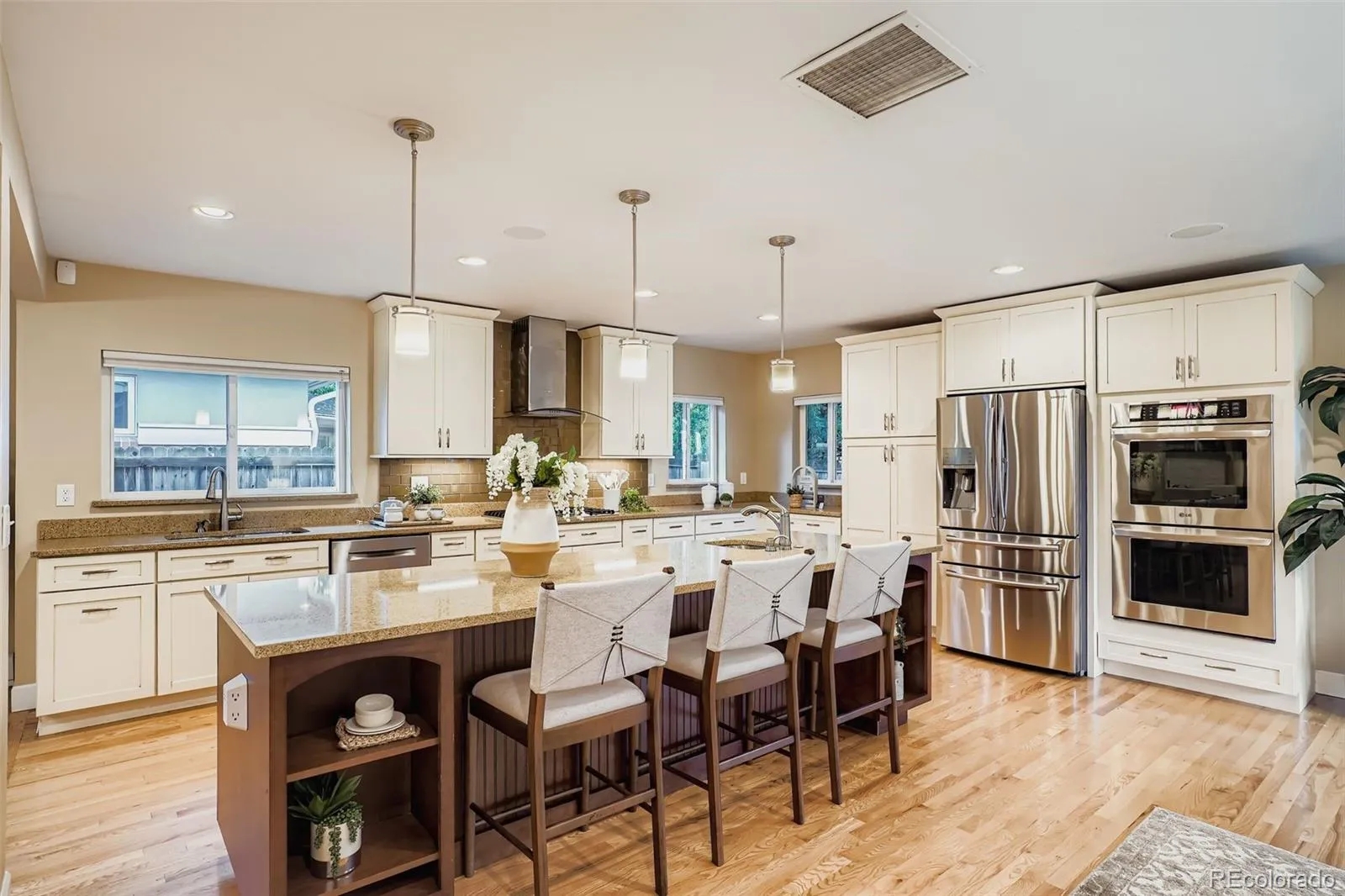 2935 S York Street Denver CO 80210 MLS #REC9317573 04292026165207 1600 11