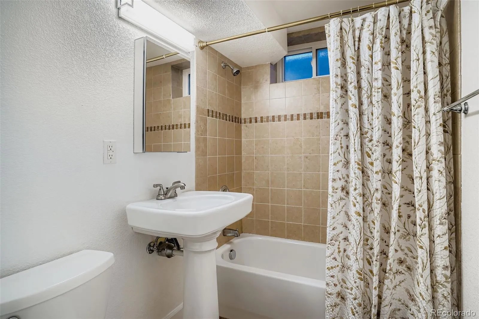 2935 S York Street Denver CO 80210 MLS #REC9317573 04292026165207 1600 22