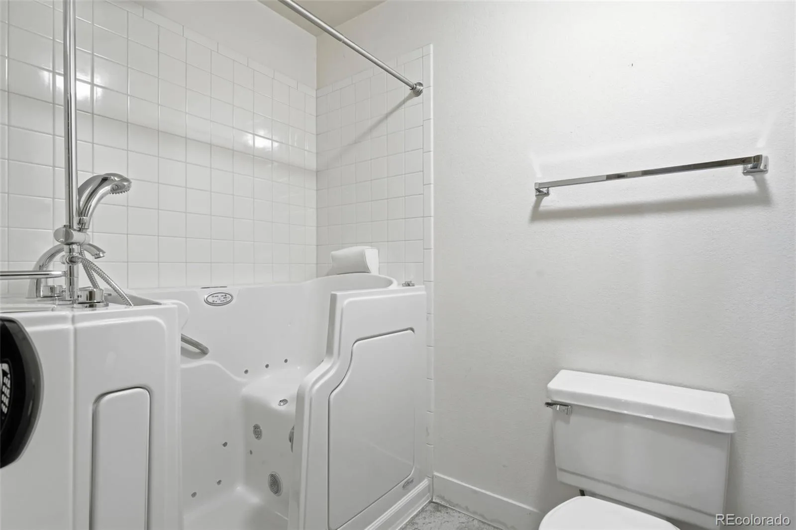 9197 W Cedar Drive #C Denver CO 80226 | MLS #REC9319382 08172026200526 1600 25