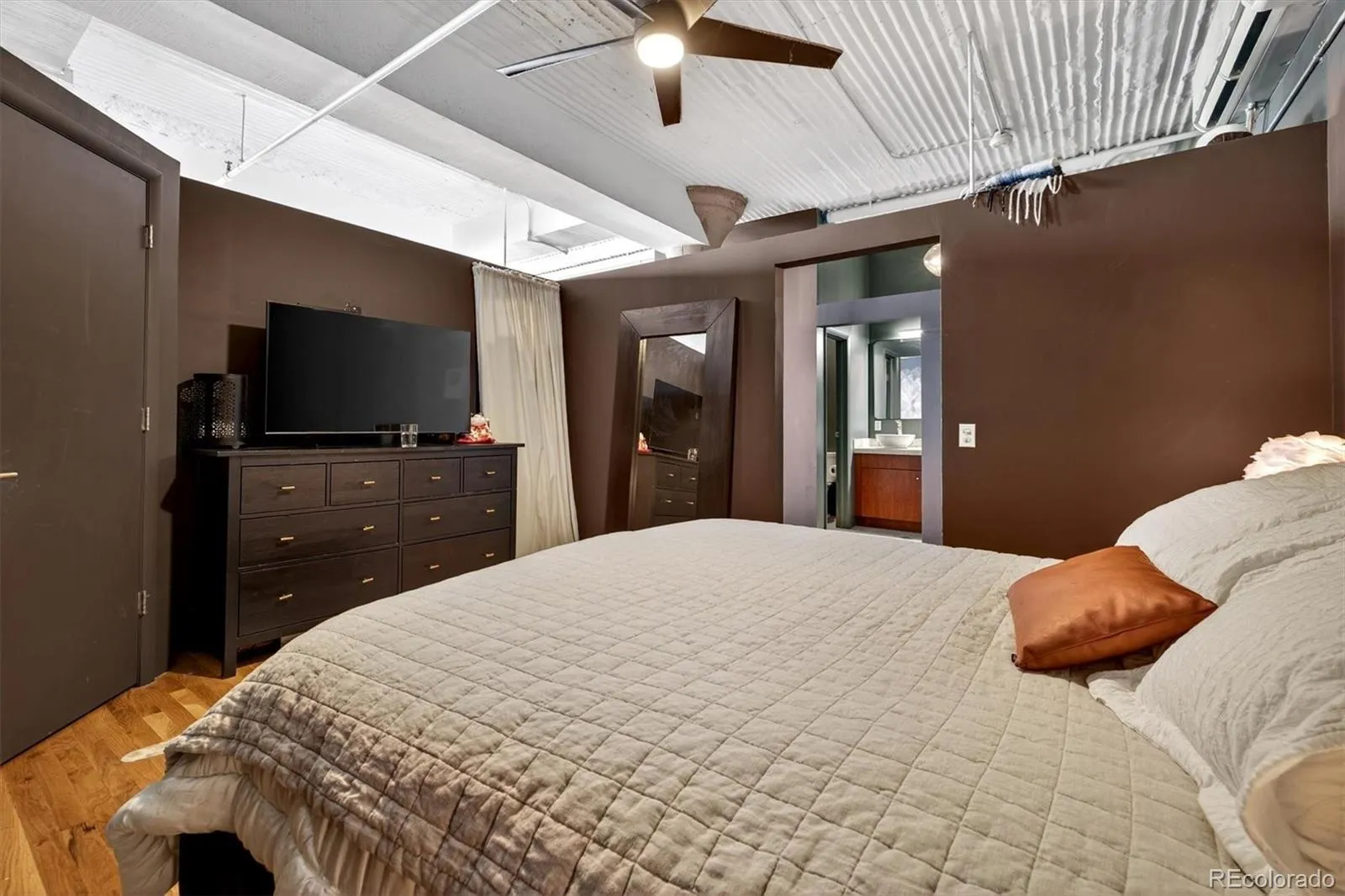 04062026214358 1600 19