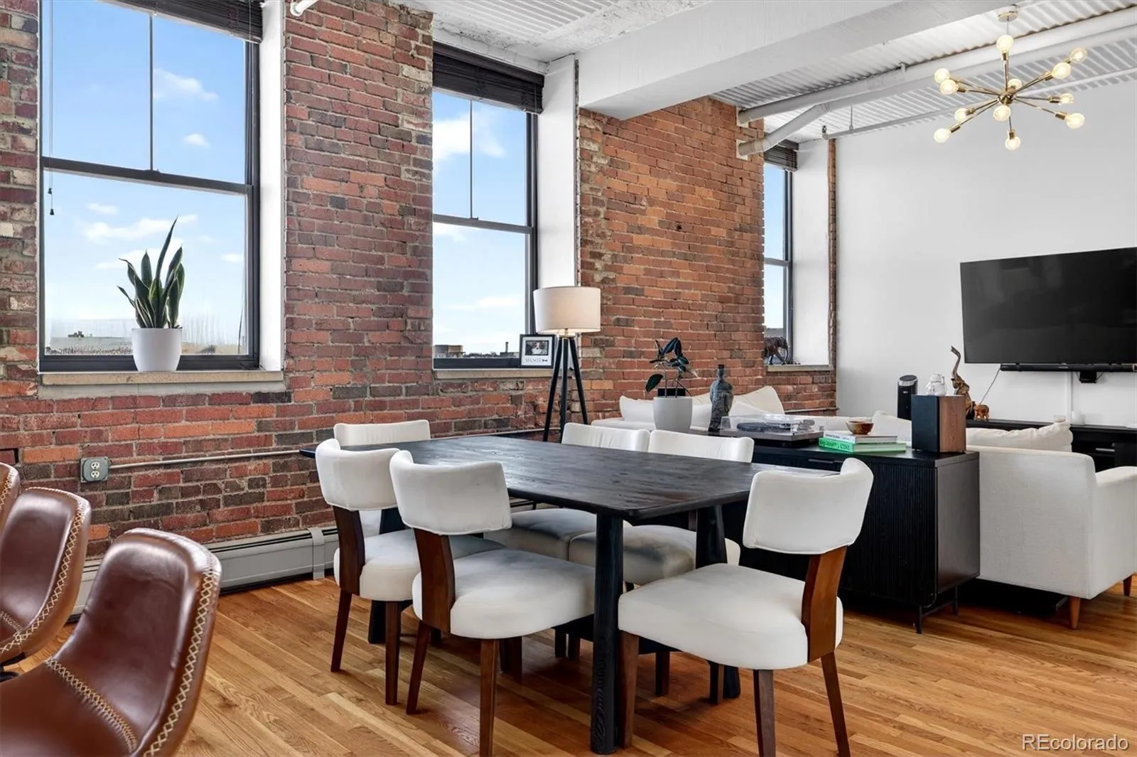 04062026214358 1600 6