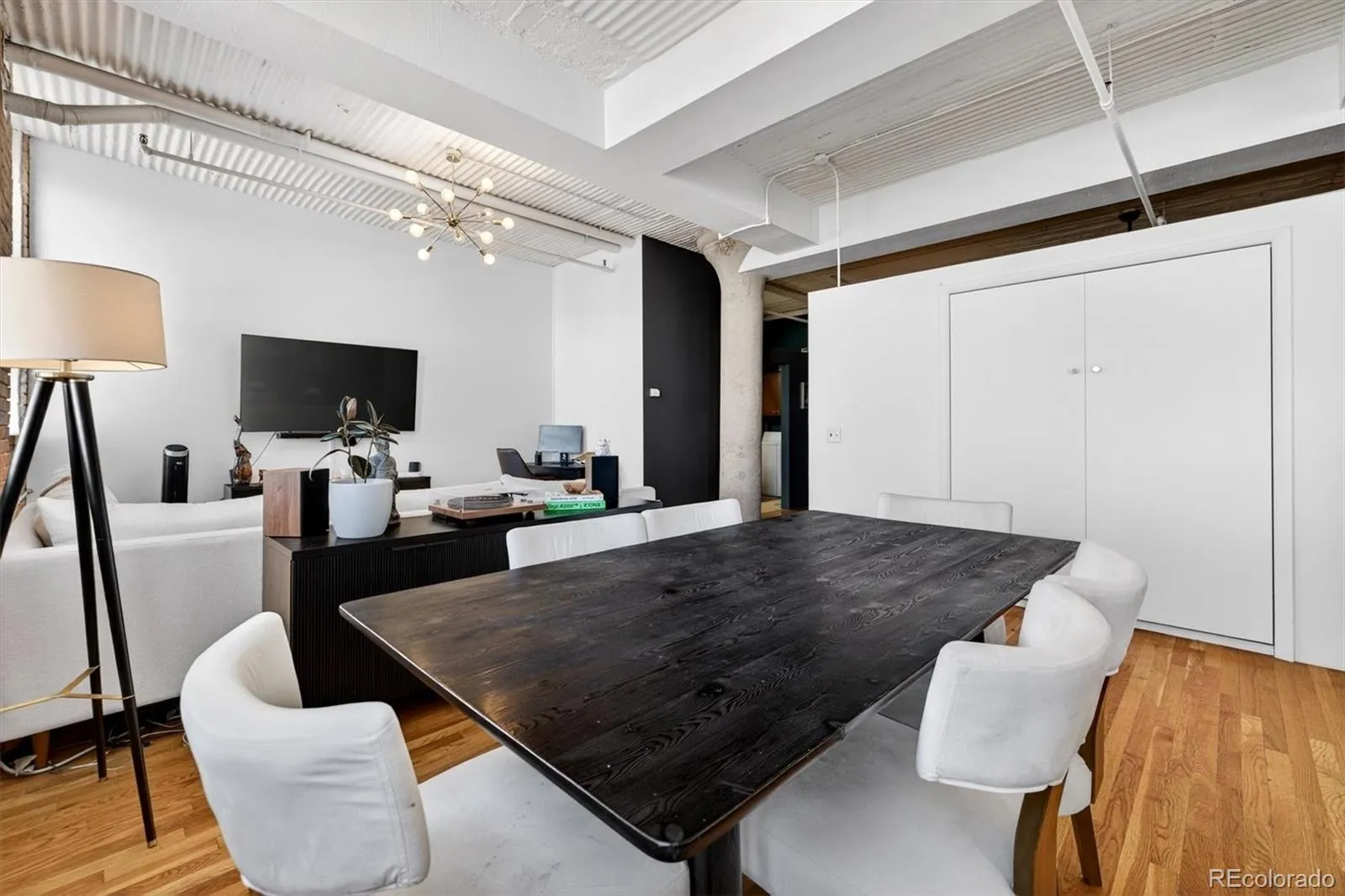 04062026214358 1600 8