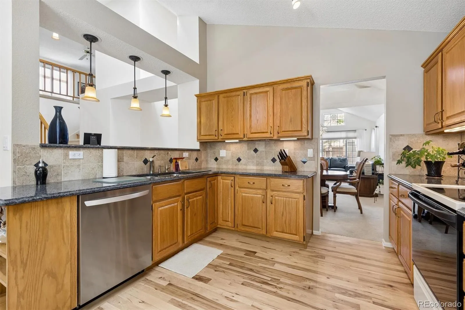 6240 S Vivian Street Littleton CO 80127 MLS #REC9328002 05092026023422 1600 14