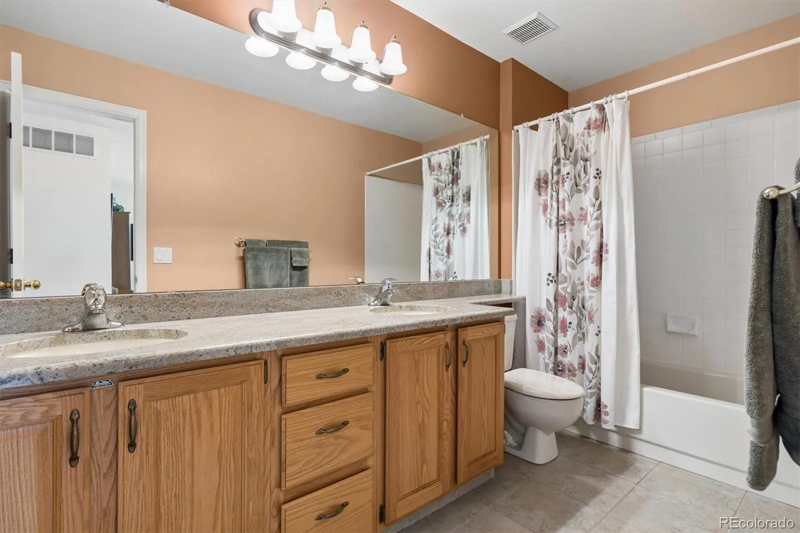 6240 S Vivian Street Littleton CO 80127 MLS #REC9328002 05092026023422 1600 28