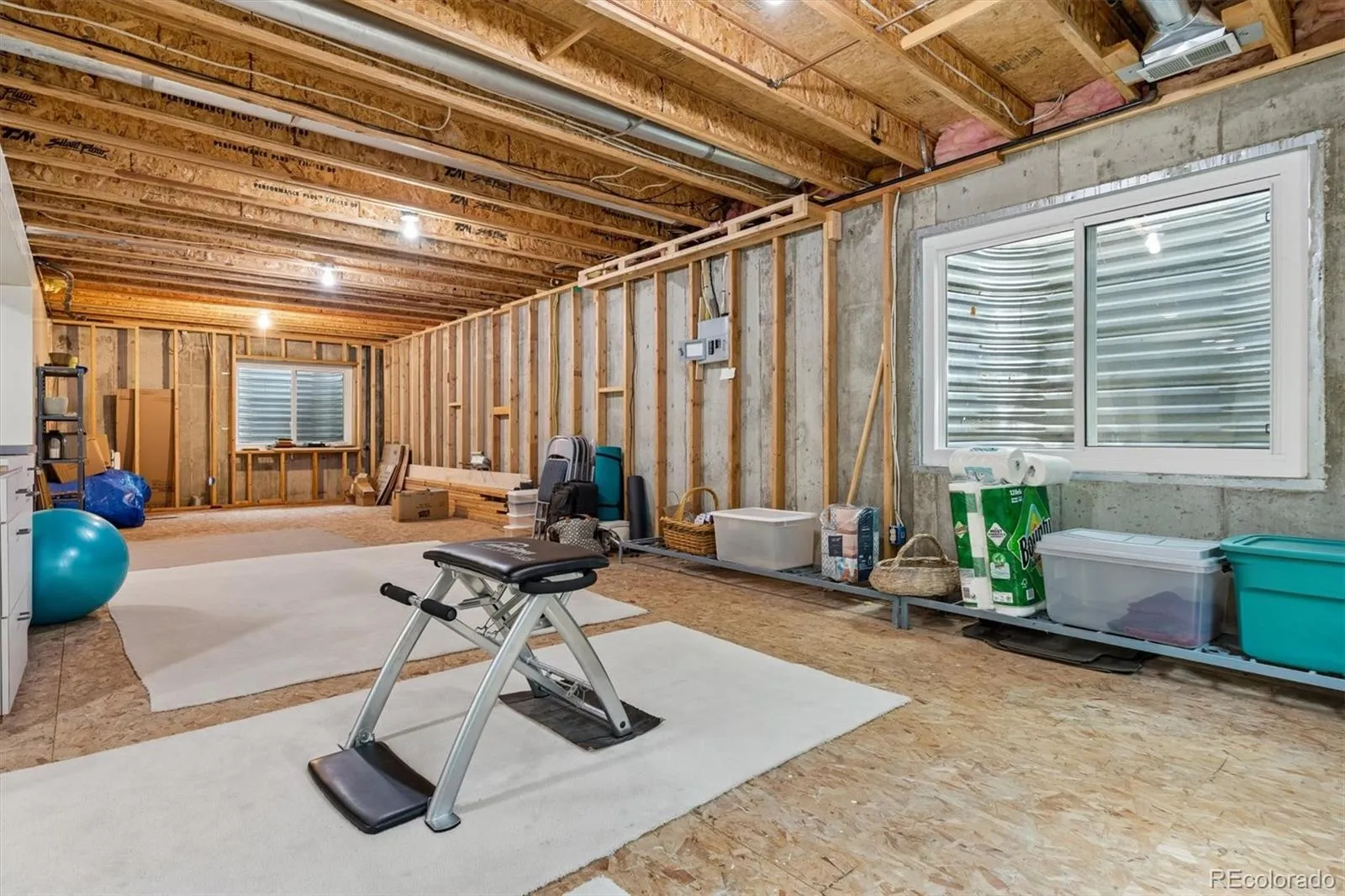 6240 S Vivian Street Littleton CO 80127 MLS #REC9328002 05092026023422 1600 32