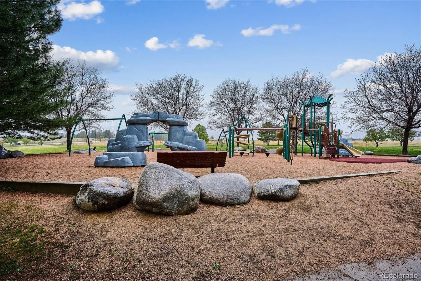6240 S Vivian Street Littleton CO 80127 MLS #REC9328002 05092026023422 1600 45