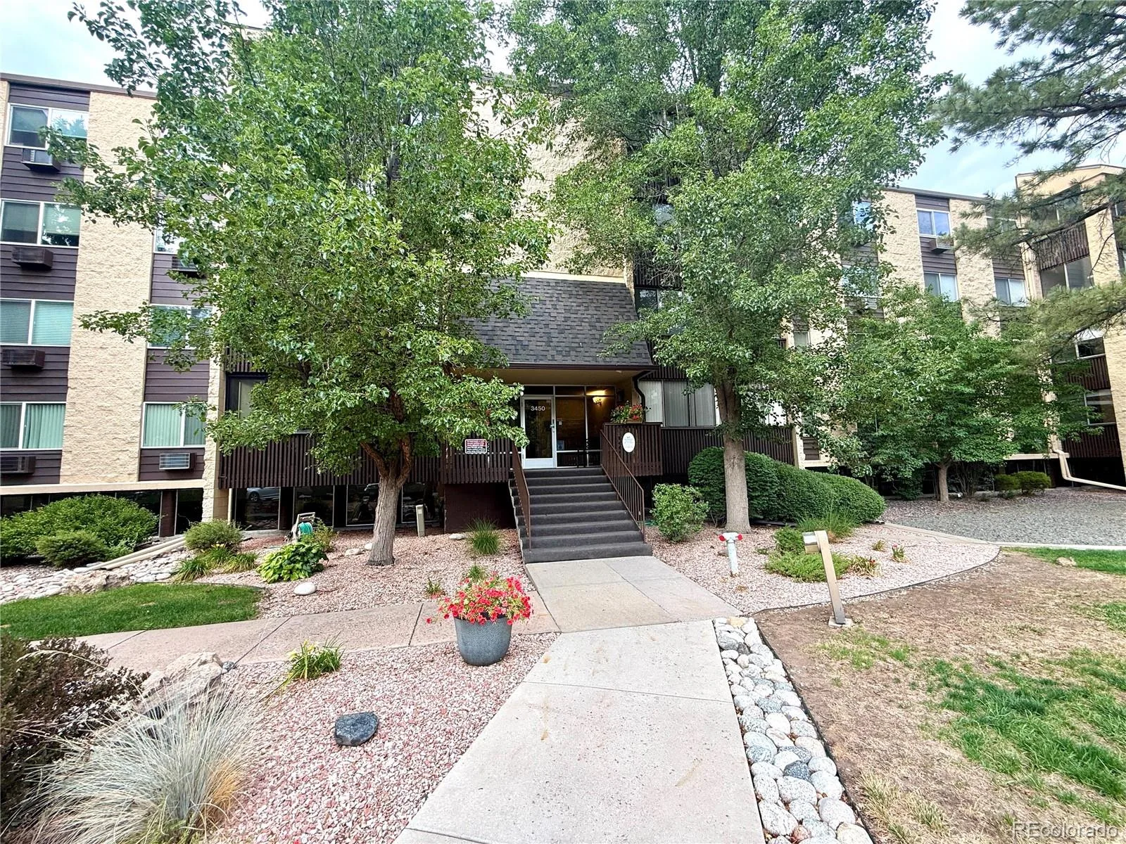 3450 S Poplar S #403 Denver CO 80224 | MLS #REC9330029 08102026031638 1600 33