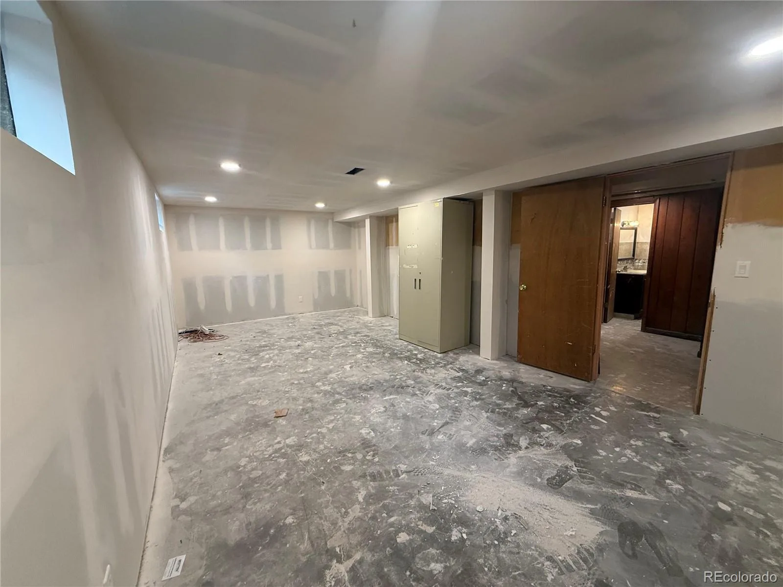 2324 S Forest Drive Denver CO 80222 | MLS #REC9332177 08222026212353 1600 25