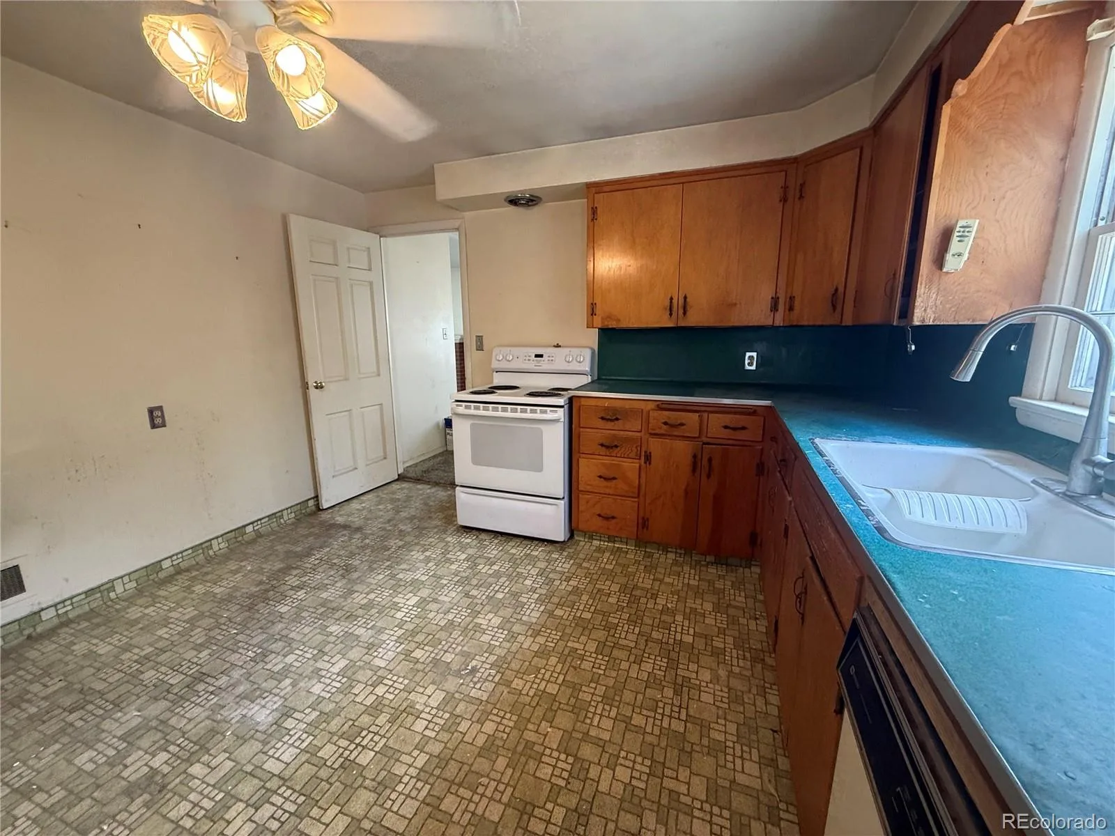 2324 S Forest Drive Denver CO 80222 | MLS #REC9332177 08222026212353 1600 9